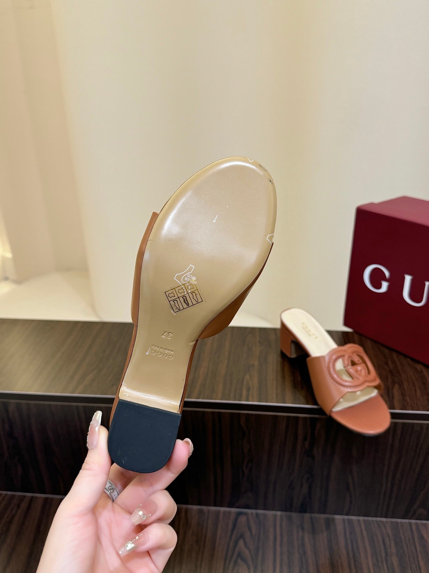 Gucc 25fw slide sandals
