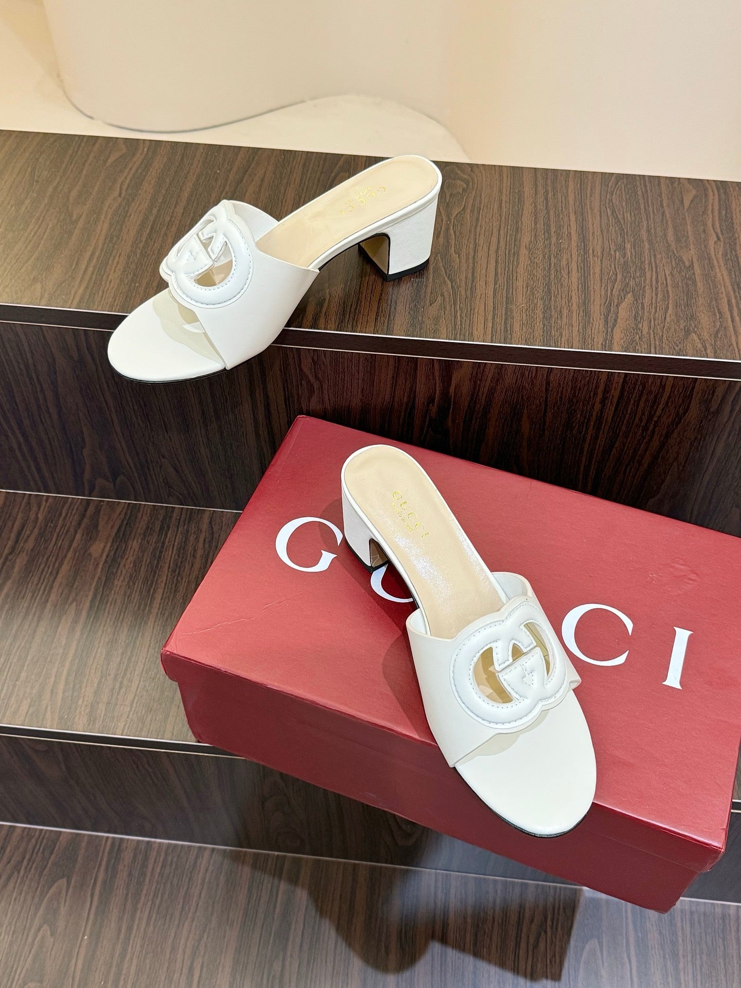 Gucc 25fw slide sandals