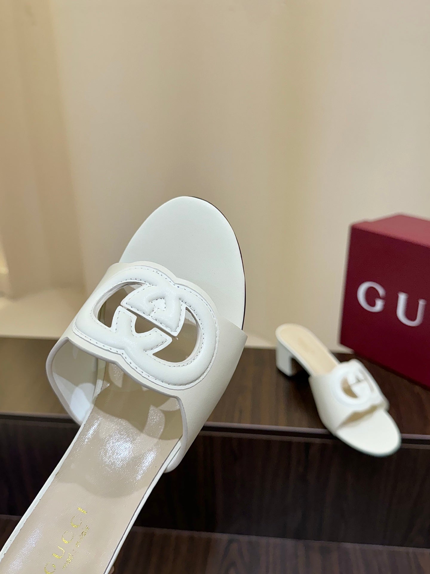 Gucc 25fw slide sandals