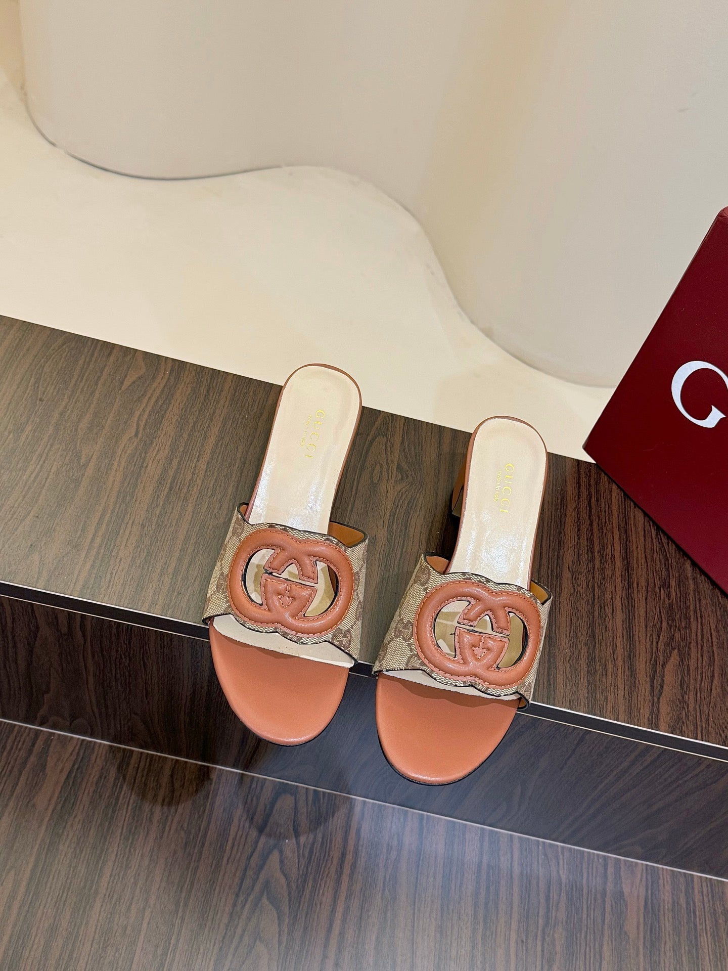 Gucc 25fw slide sandals