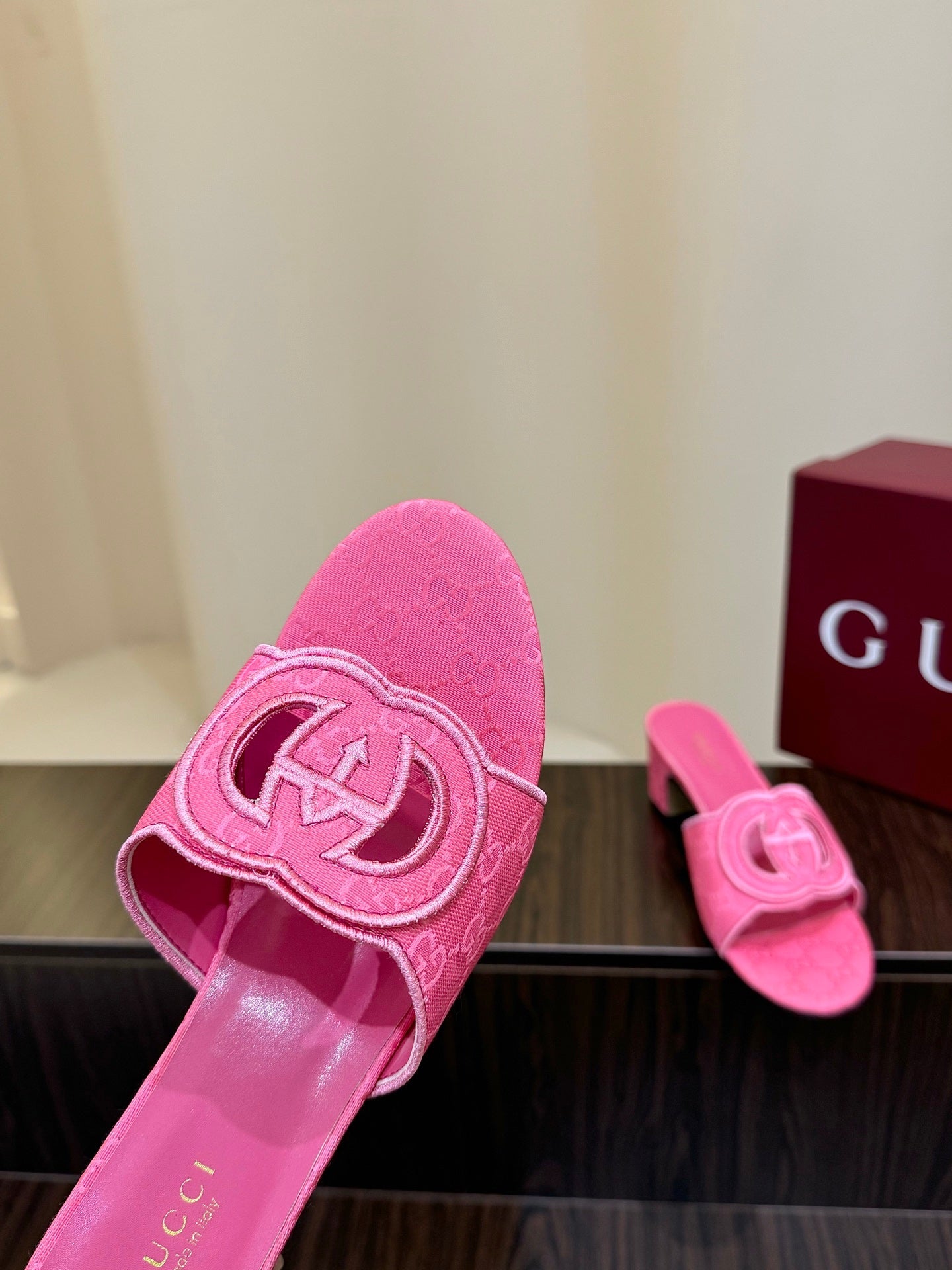 Gucc 25fw slide sandals