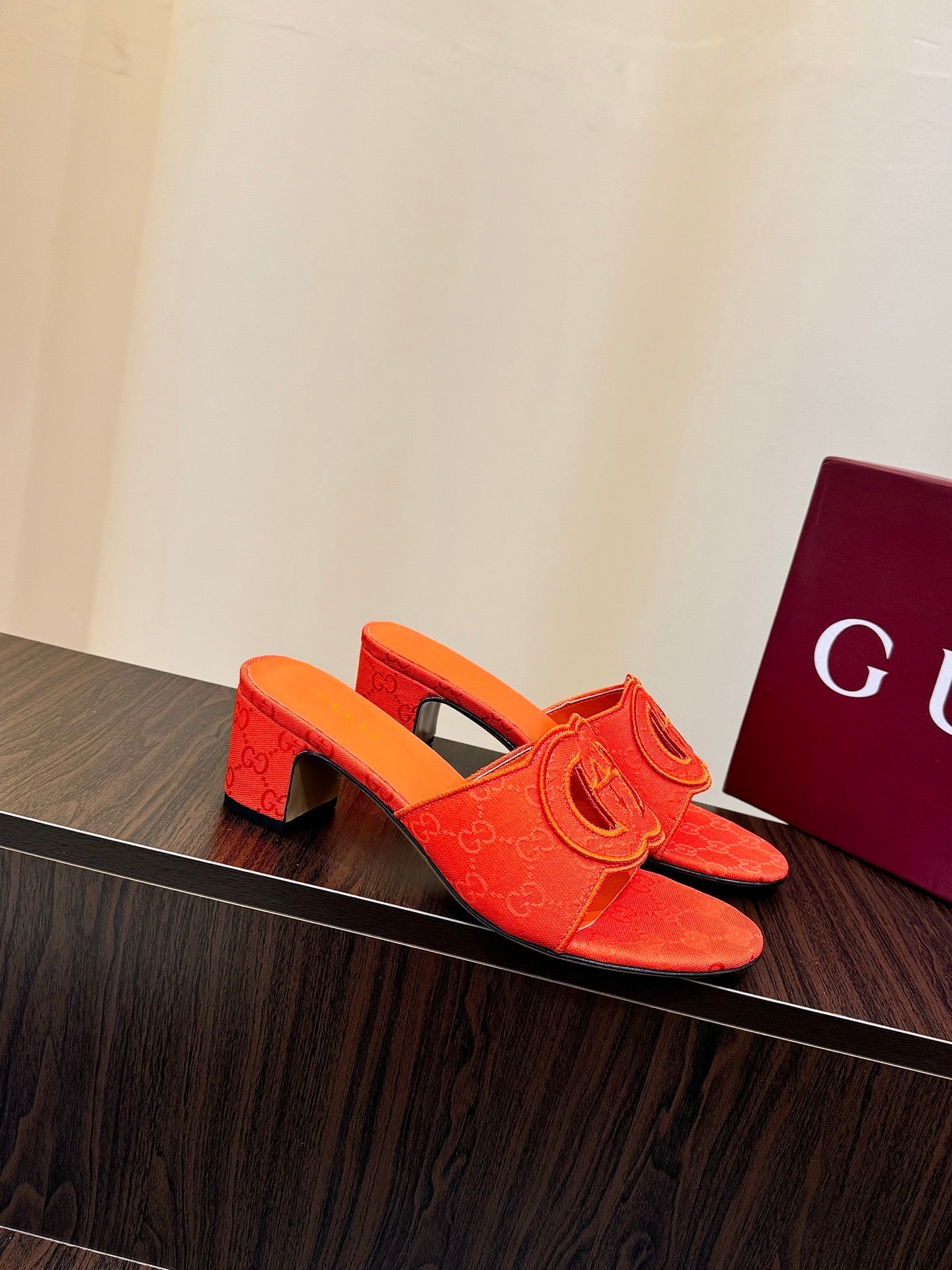 Gucc 25fw slide sandals