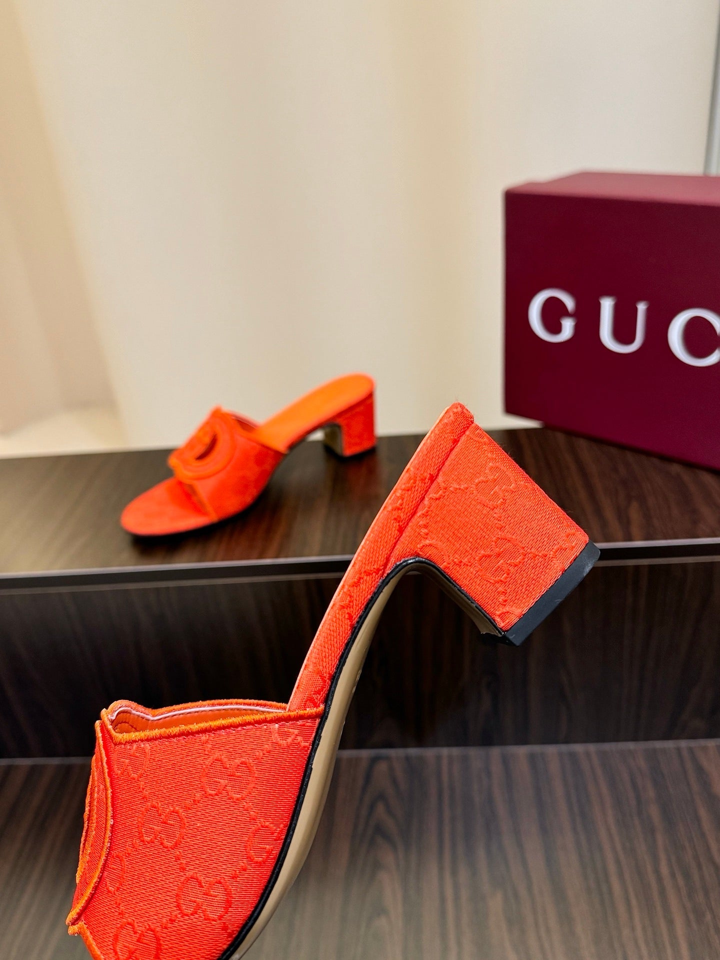 Gucc 25fw slide sandals