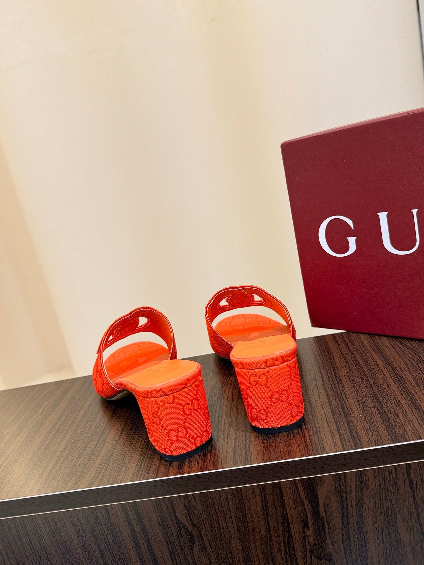 Gucc 25fw slide sandals