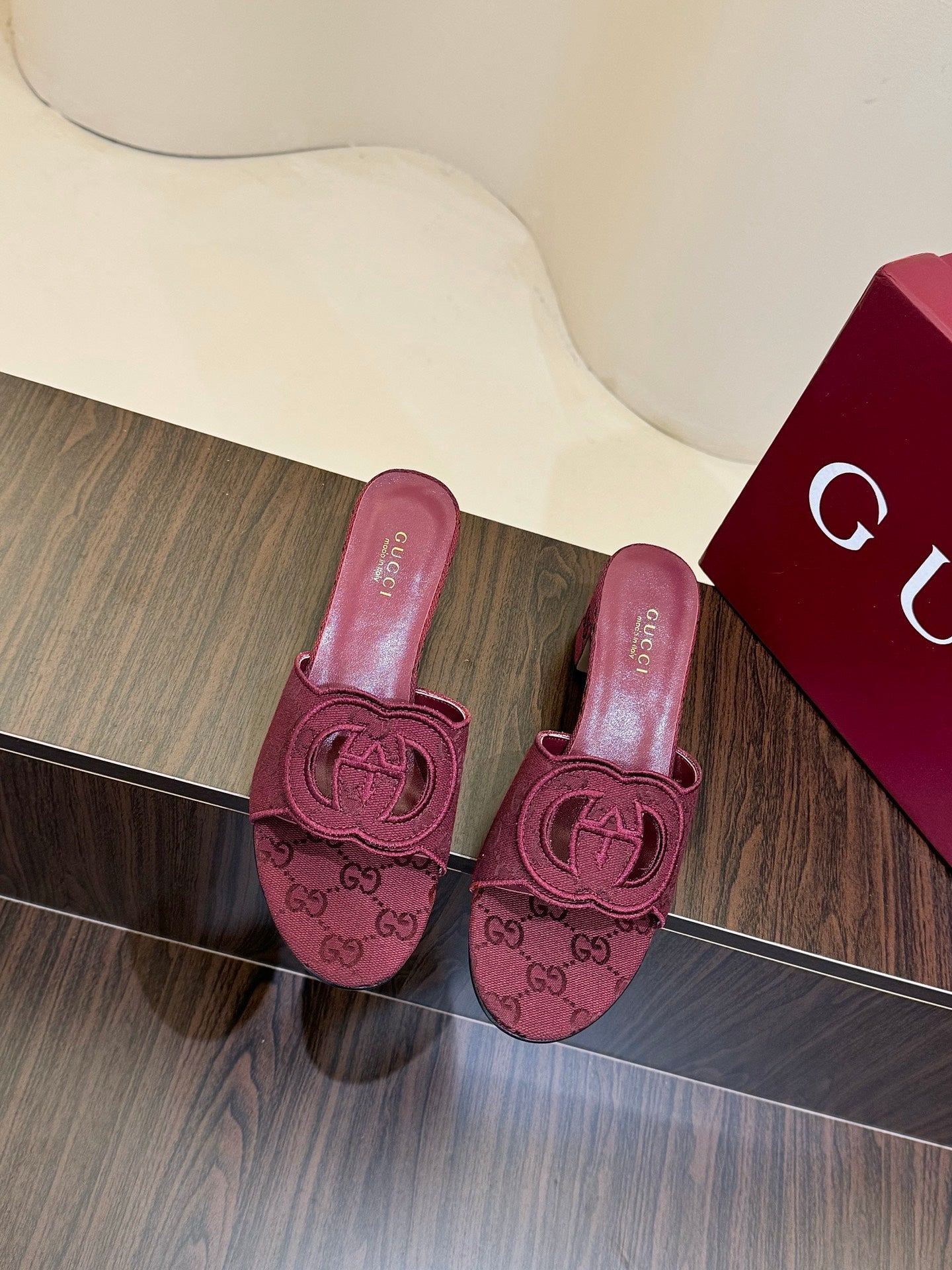 Gucc 25fw slide sandals