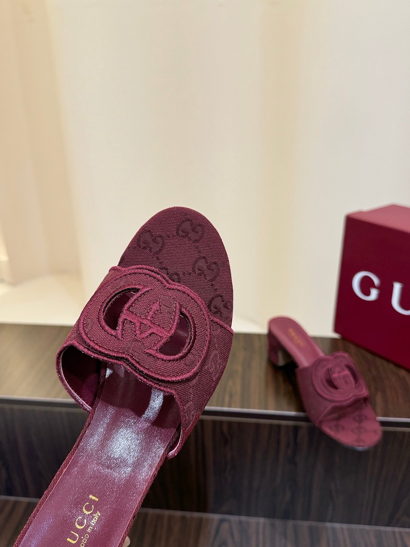 Gucc 25fw slide sandals