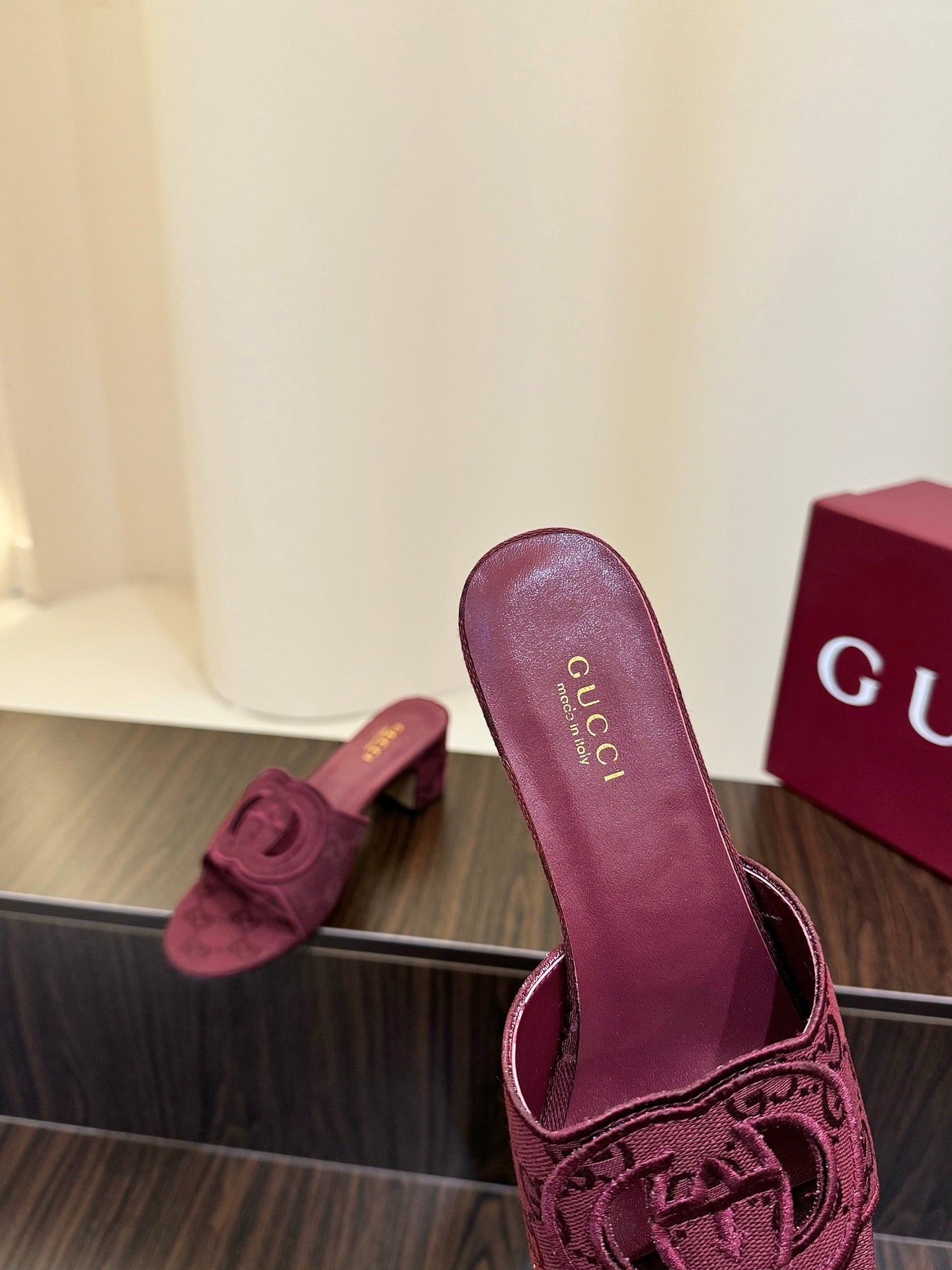 Gucc 25fw slide sandals