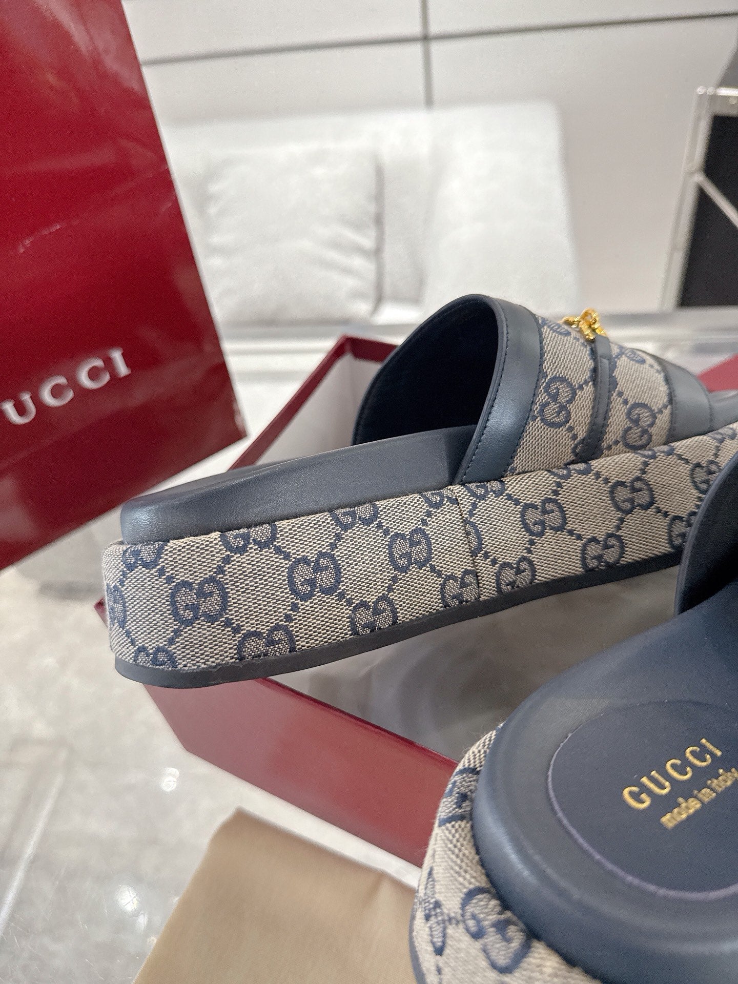 Gucc 25fw thick slippers