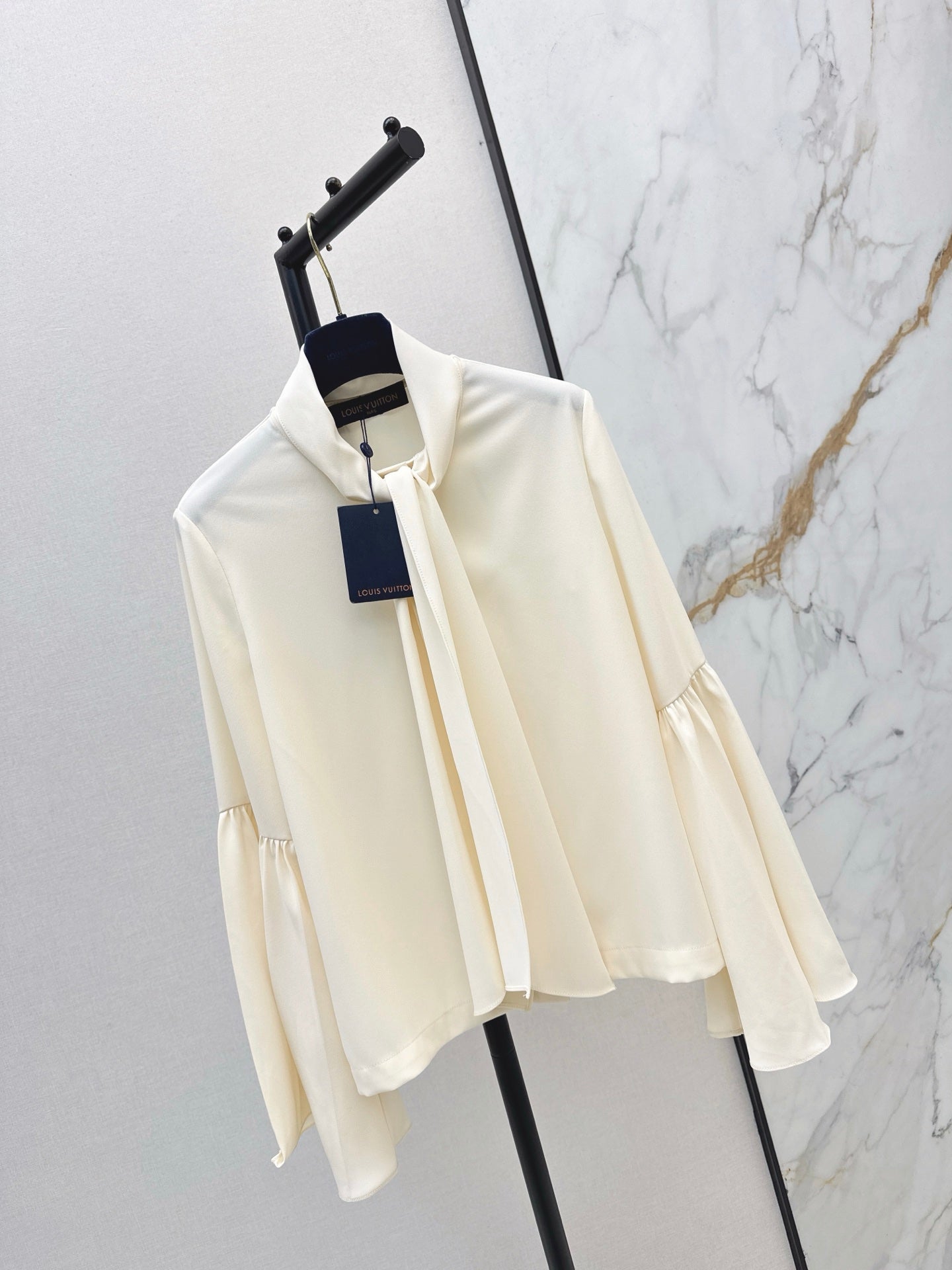 Louis NEW ribbon flare sleeve shirt