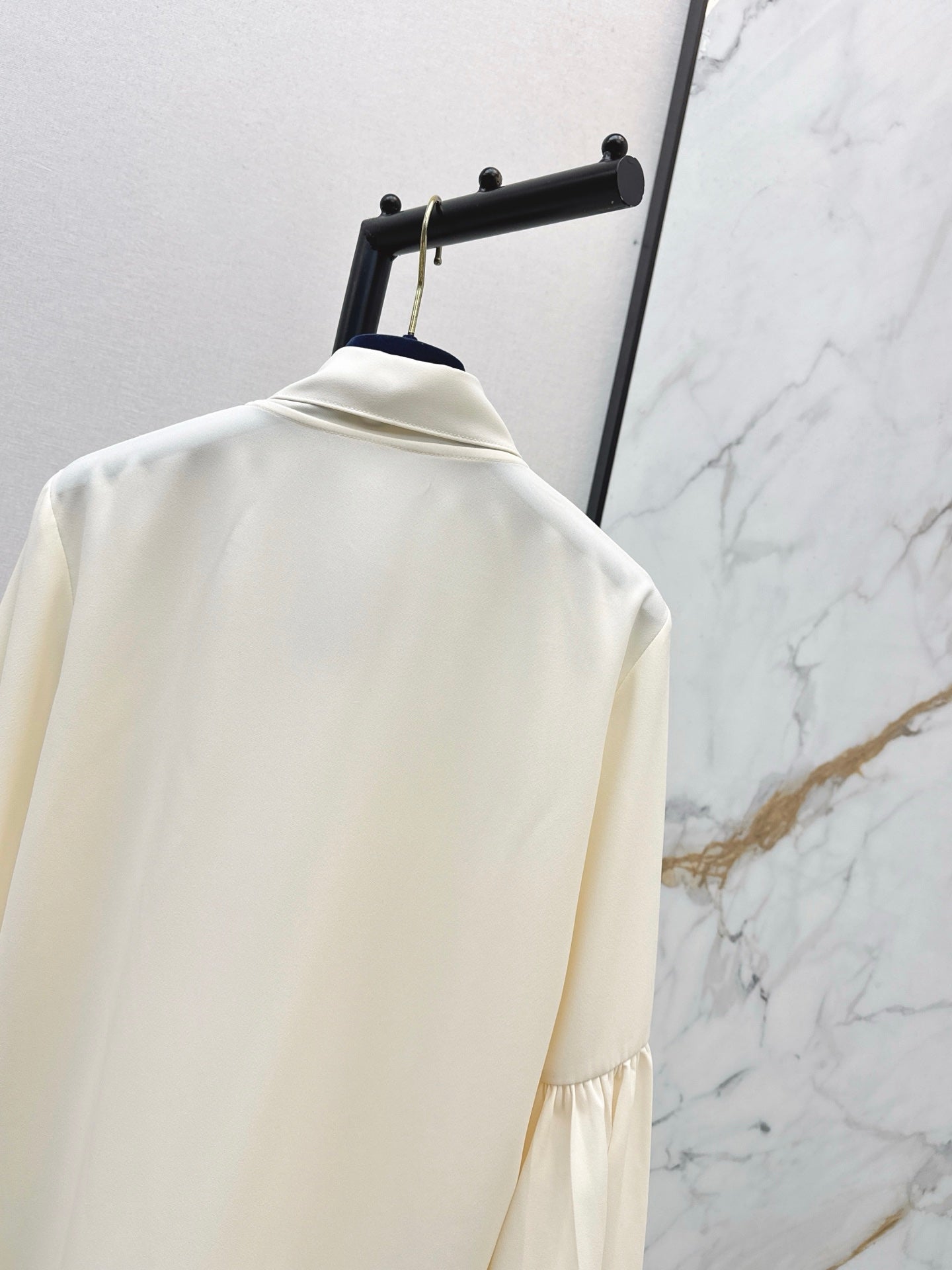 Louis NEW ribbon flare sleeve shirt