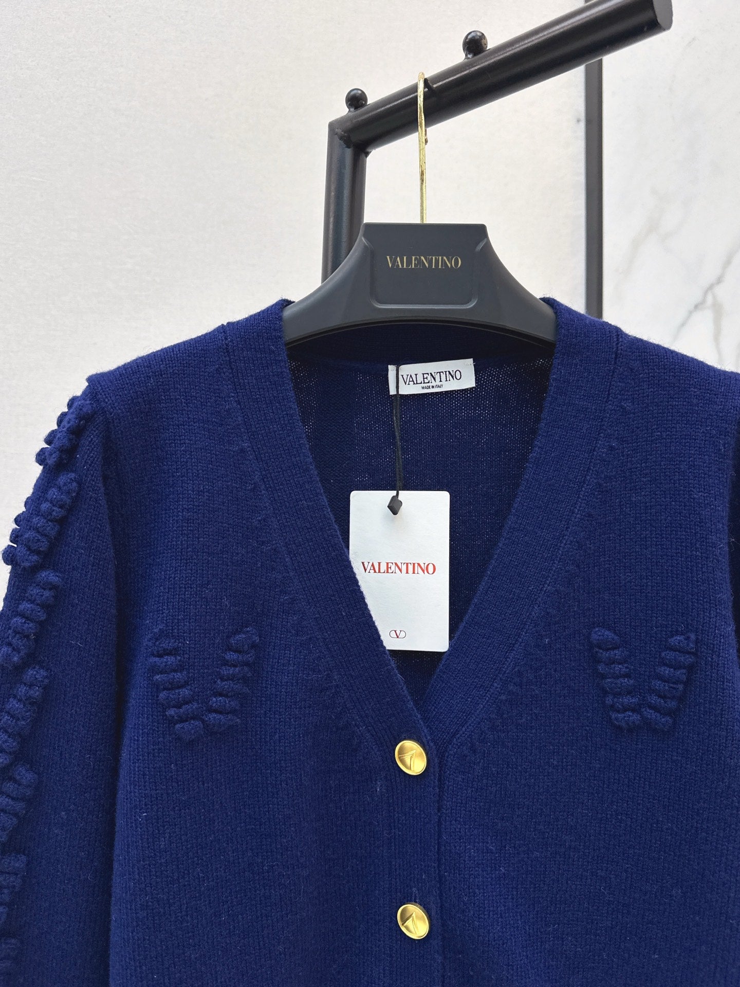 Va1 NEW knitted cardigan