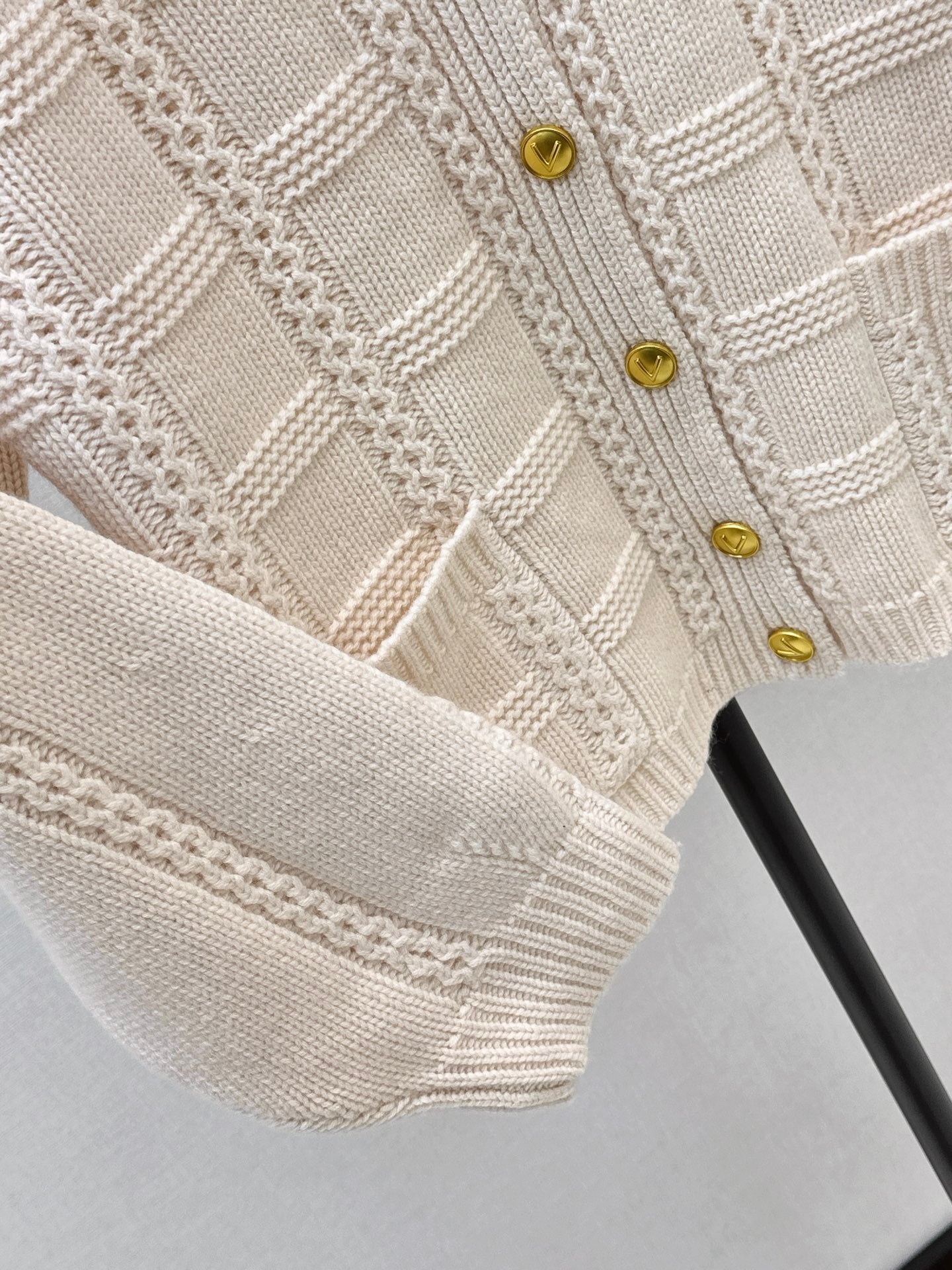 Va1 NEW V-neck cardigan