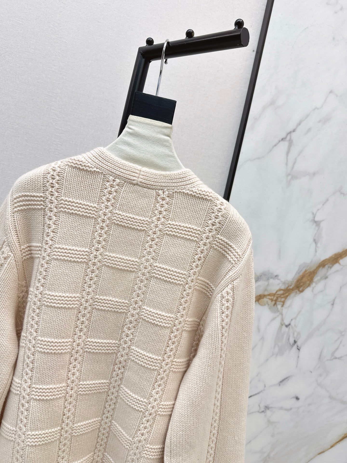 Va1 NEW V-neck cardigan