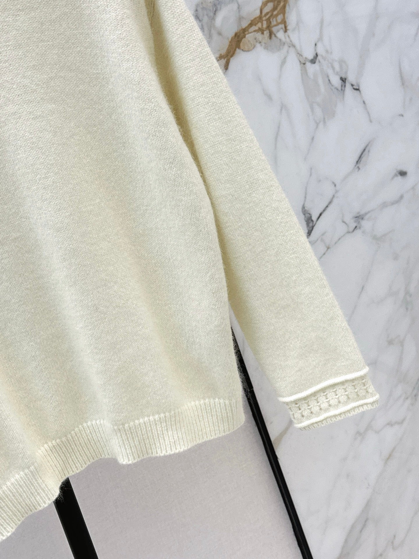 Va1 NEW Crew neck sweater