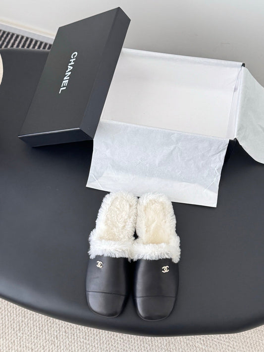 Chan 25fw fluffy slippers