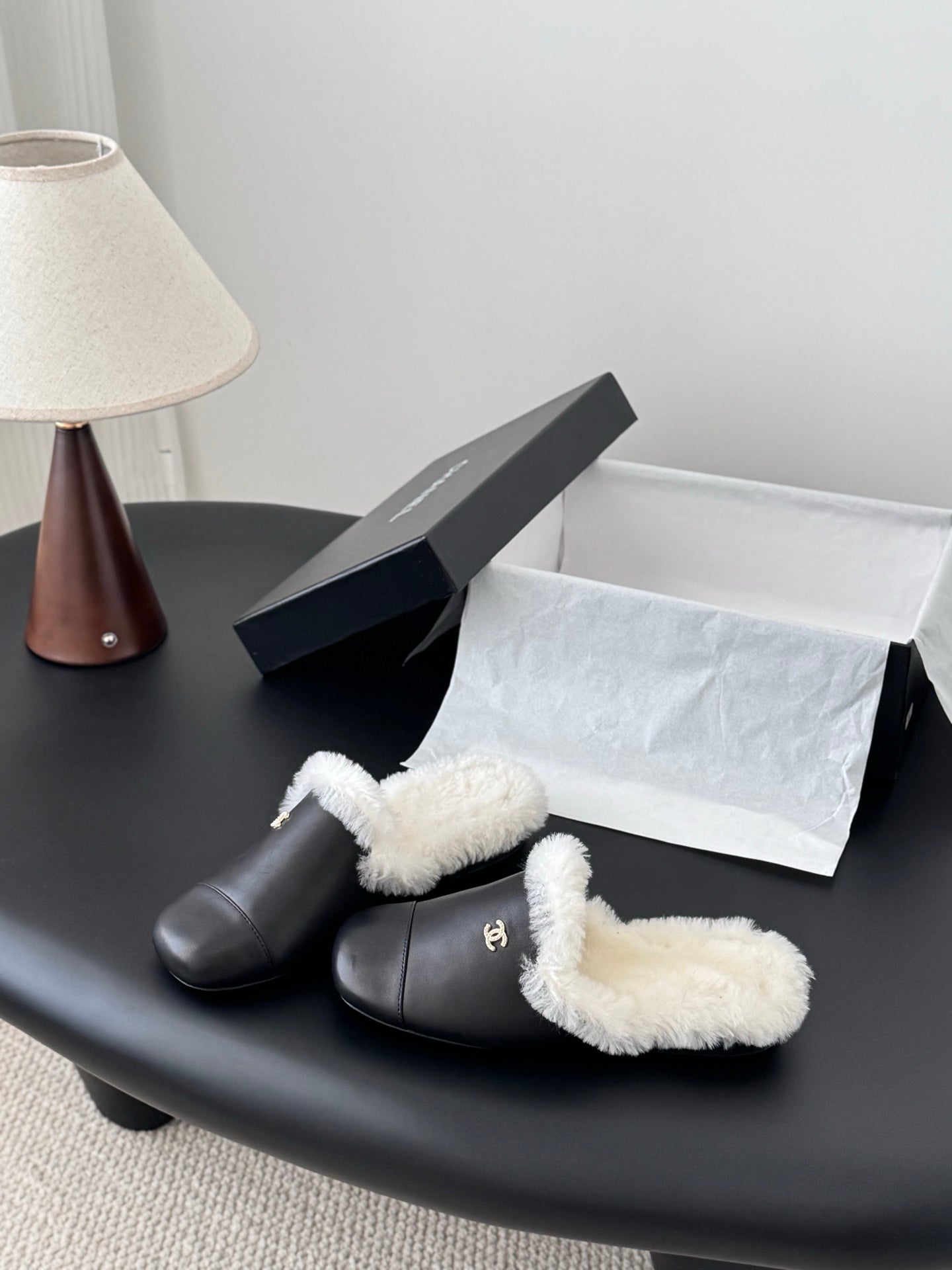 Chan 25fw fluffy slippers