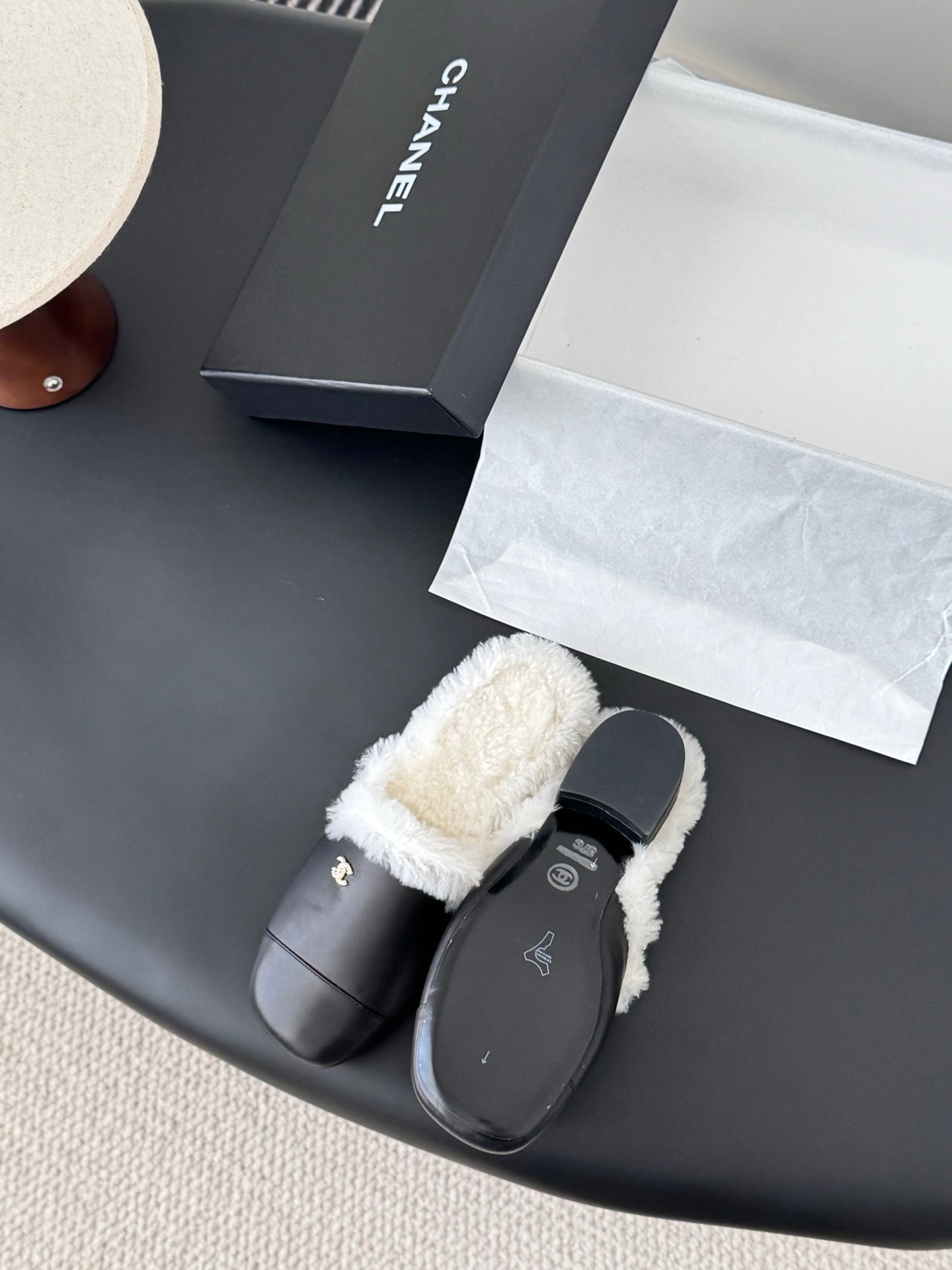 Chan 25fw fluffy slippers