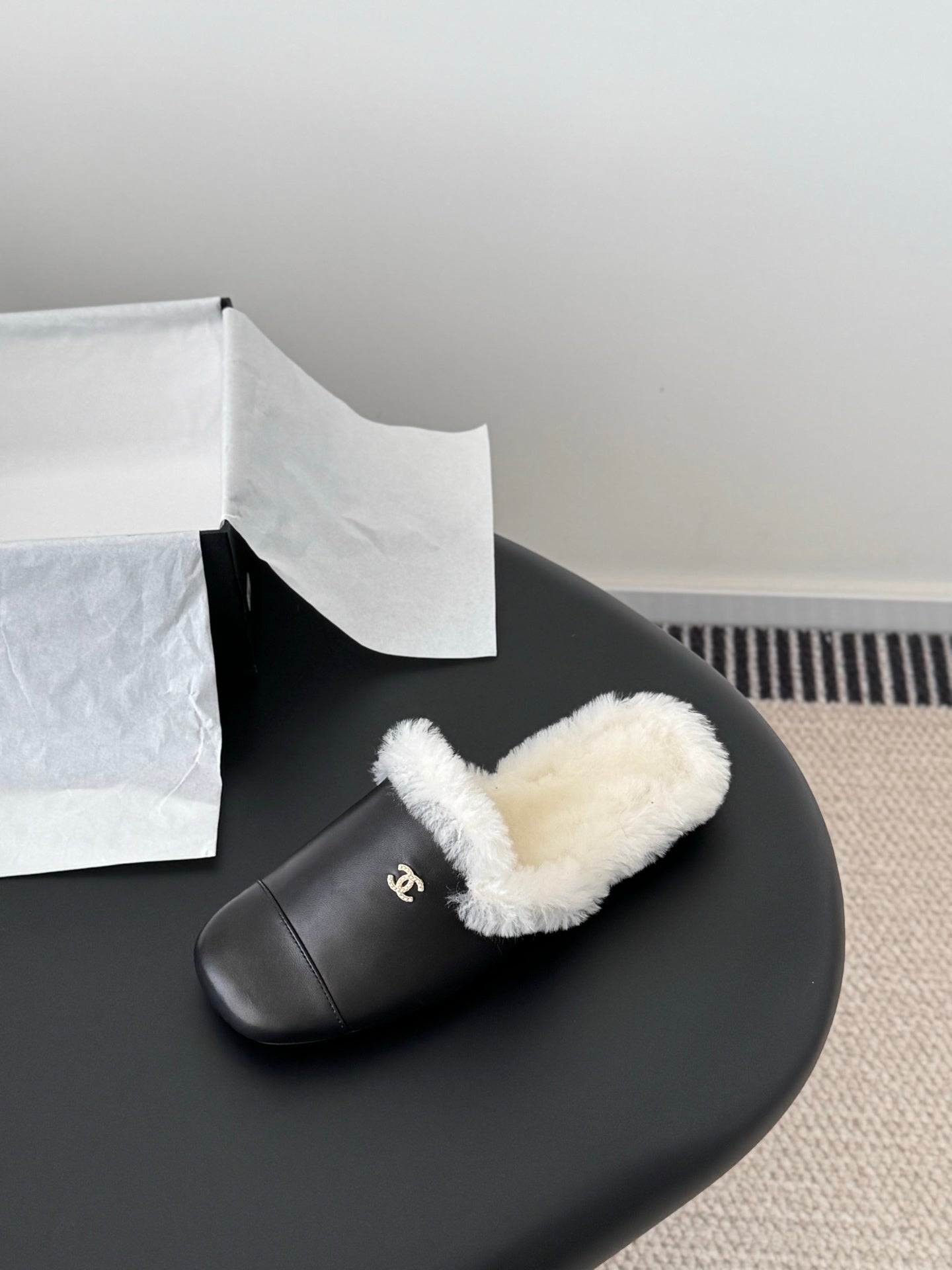 Chan 25fw fluffy slippers
