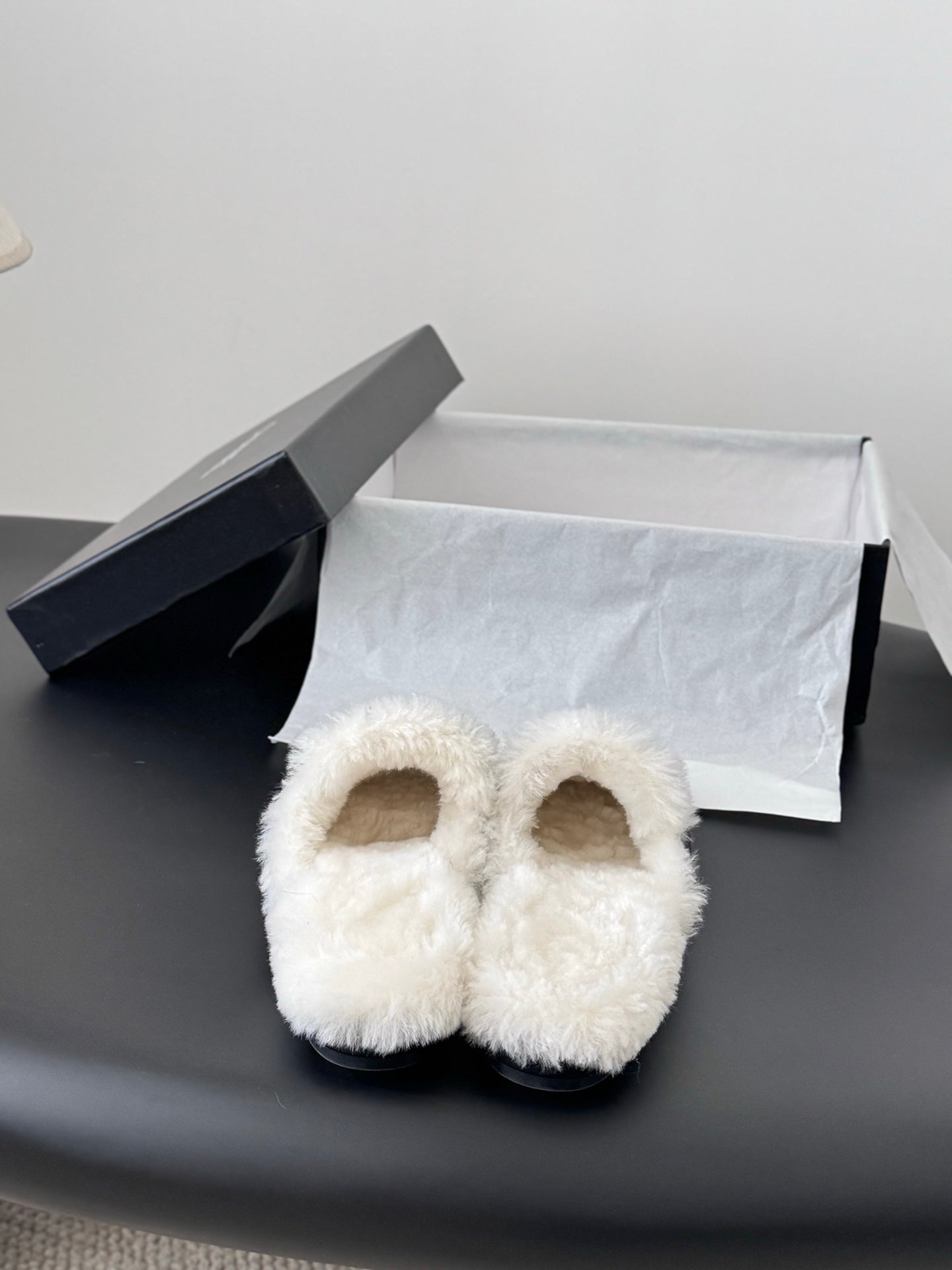 Chan 25fw fluffy slippers