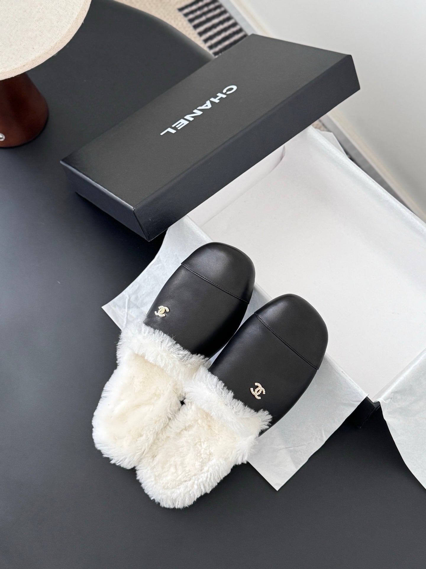 Chan 25fw fluffy slippers