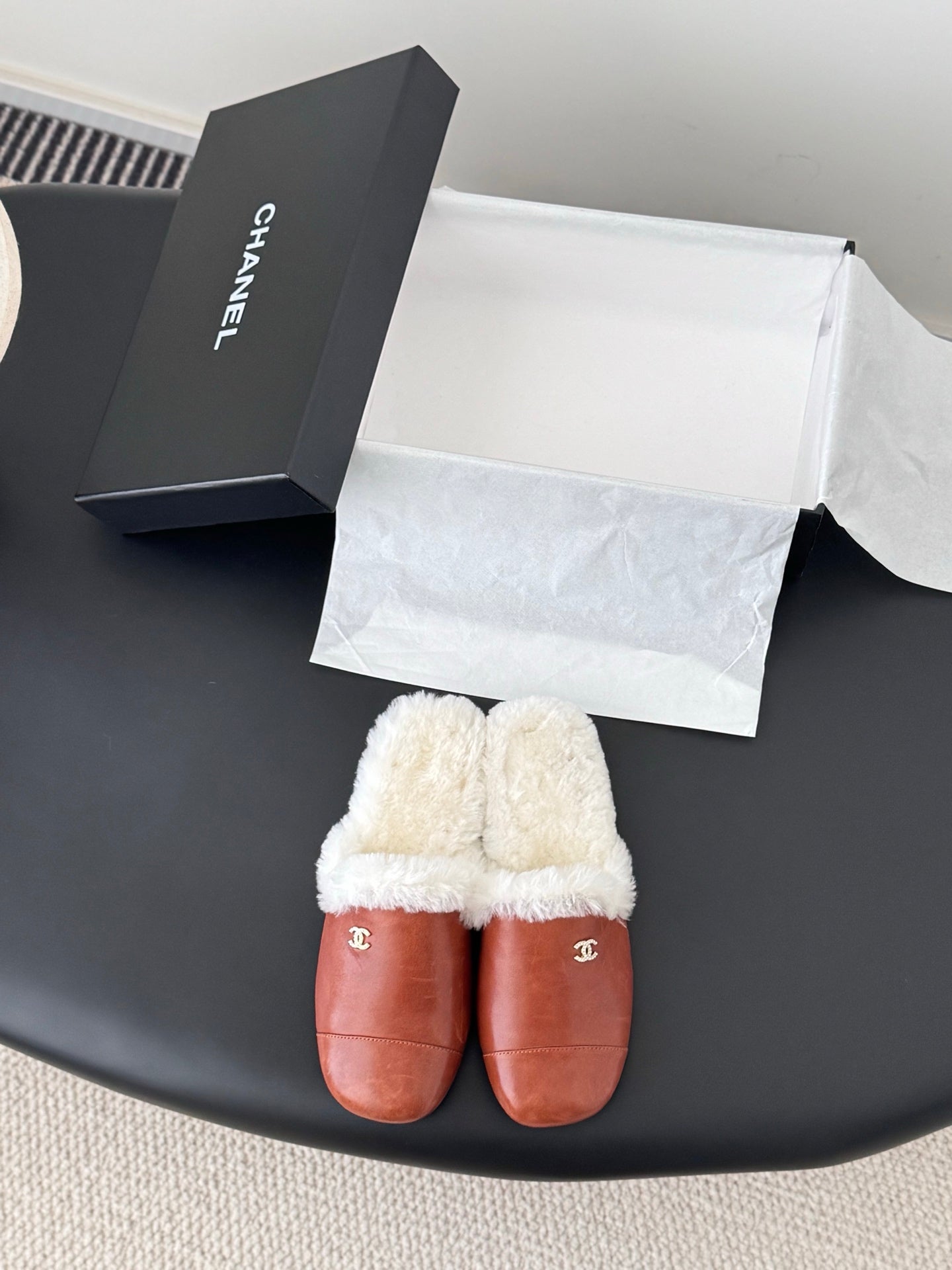 Chan 25fw fluffy slippers