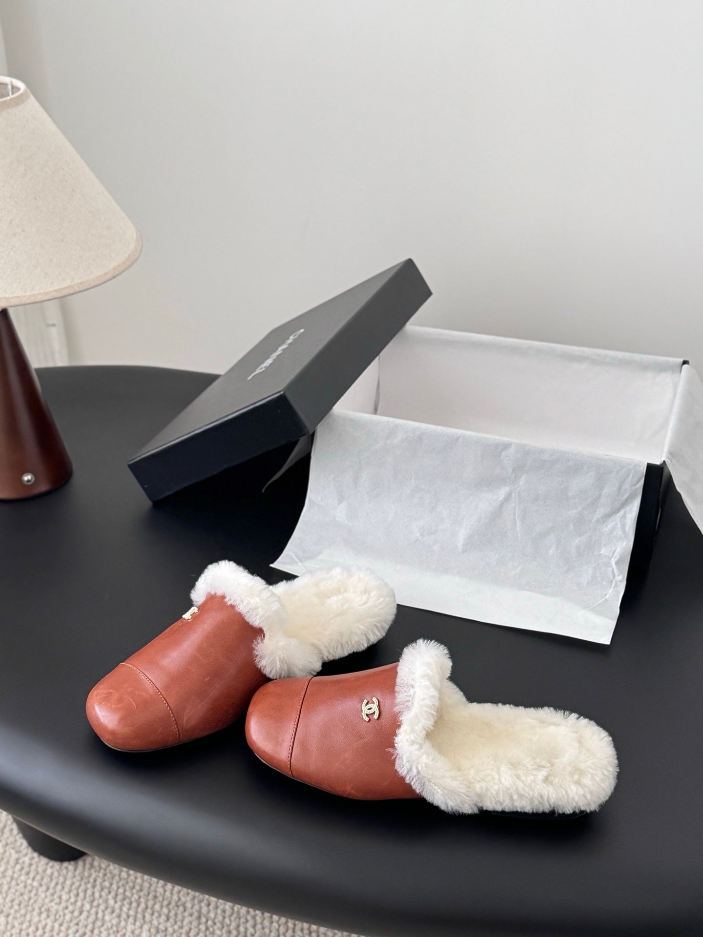 Chan 25fw fluffy slippers