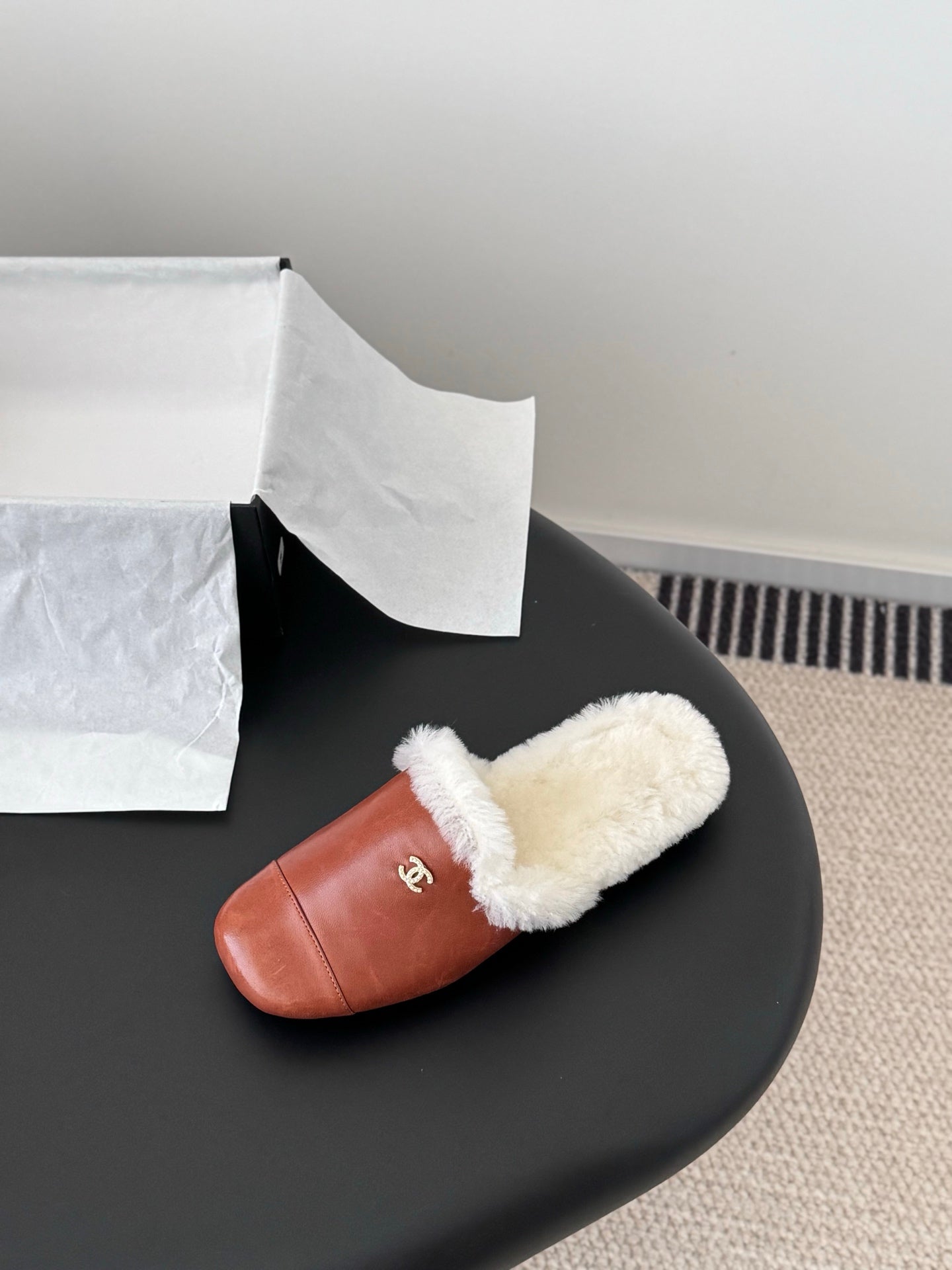 Chan 25fw fluffy slippers