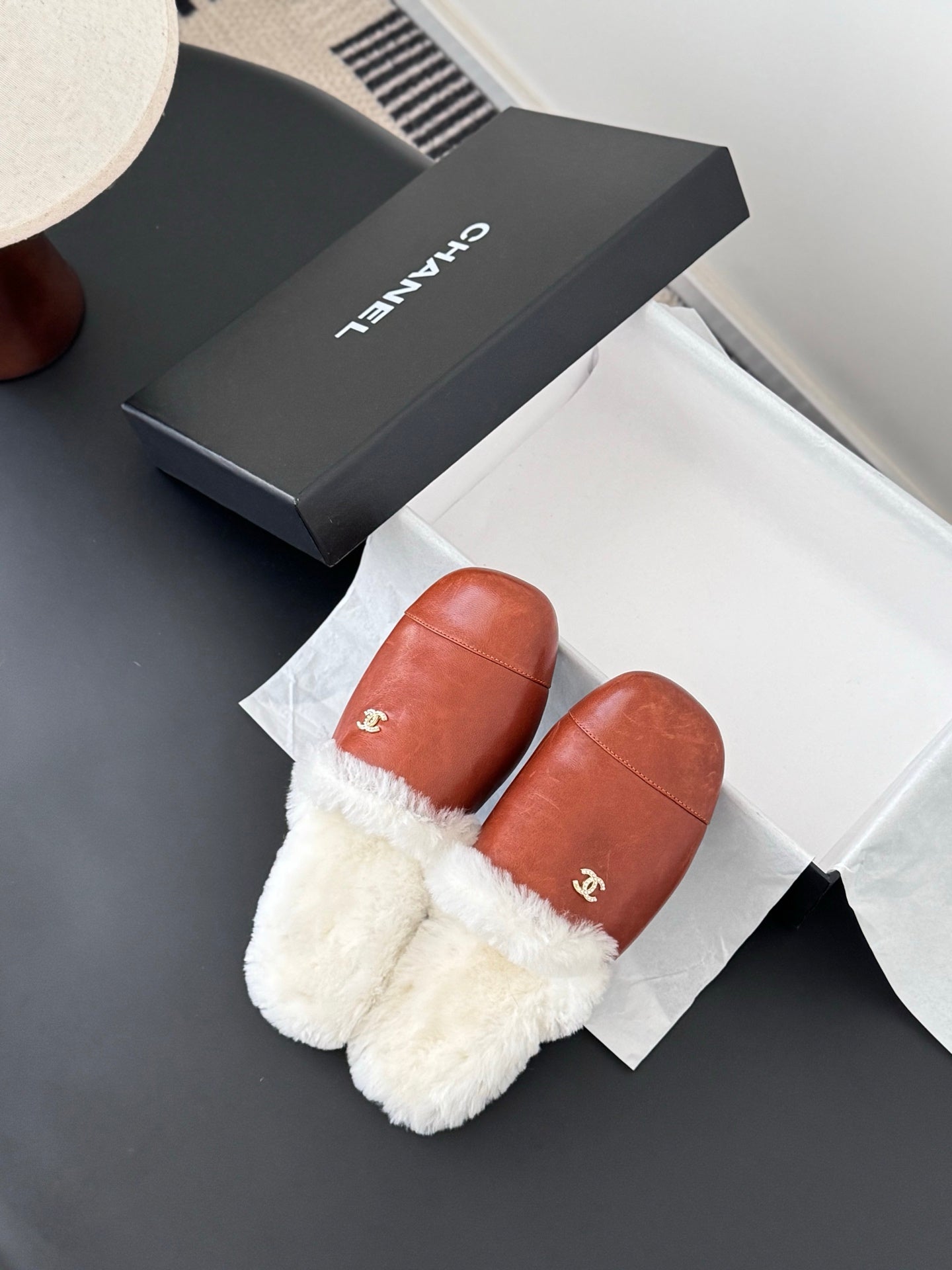 Chan 25fw fluffy slippers