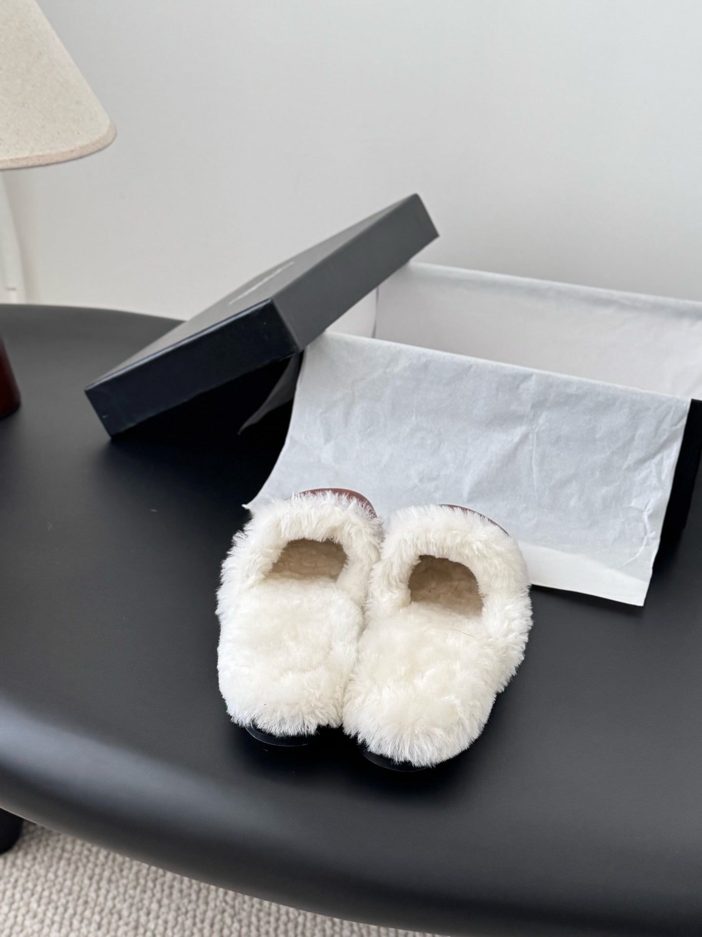 Chan 25fw fluffy slippers