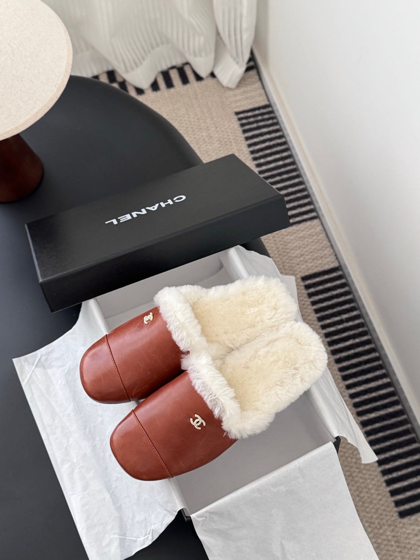 Chan 25fw fluffy slippers