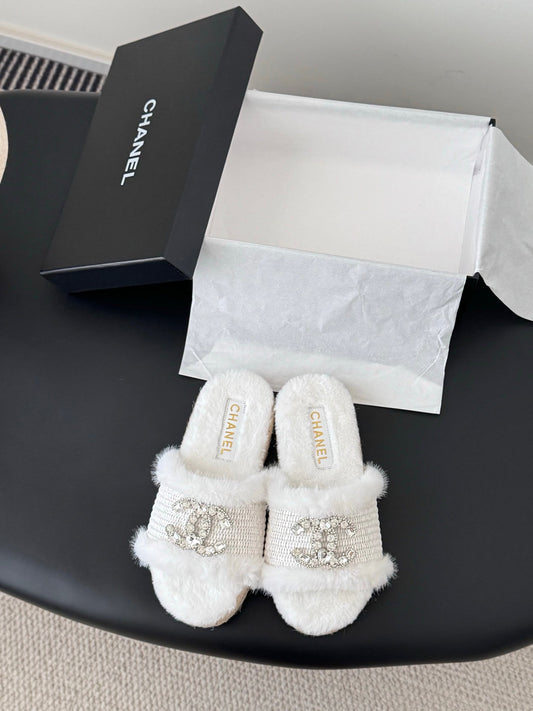 Chan 25fw fluffy slippers