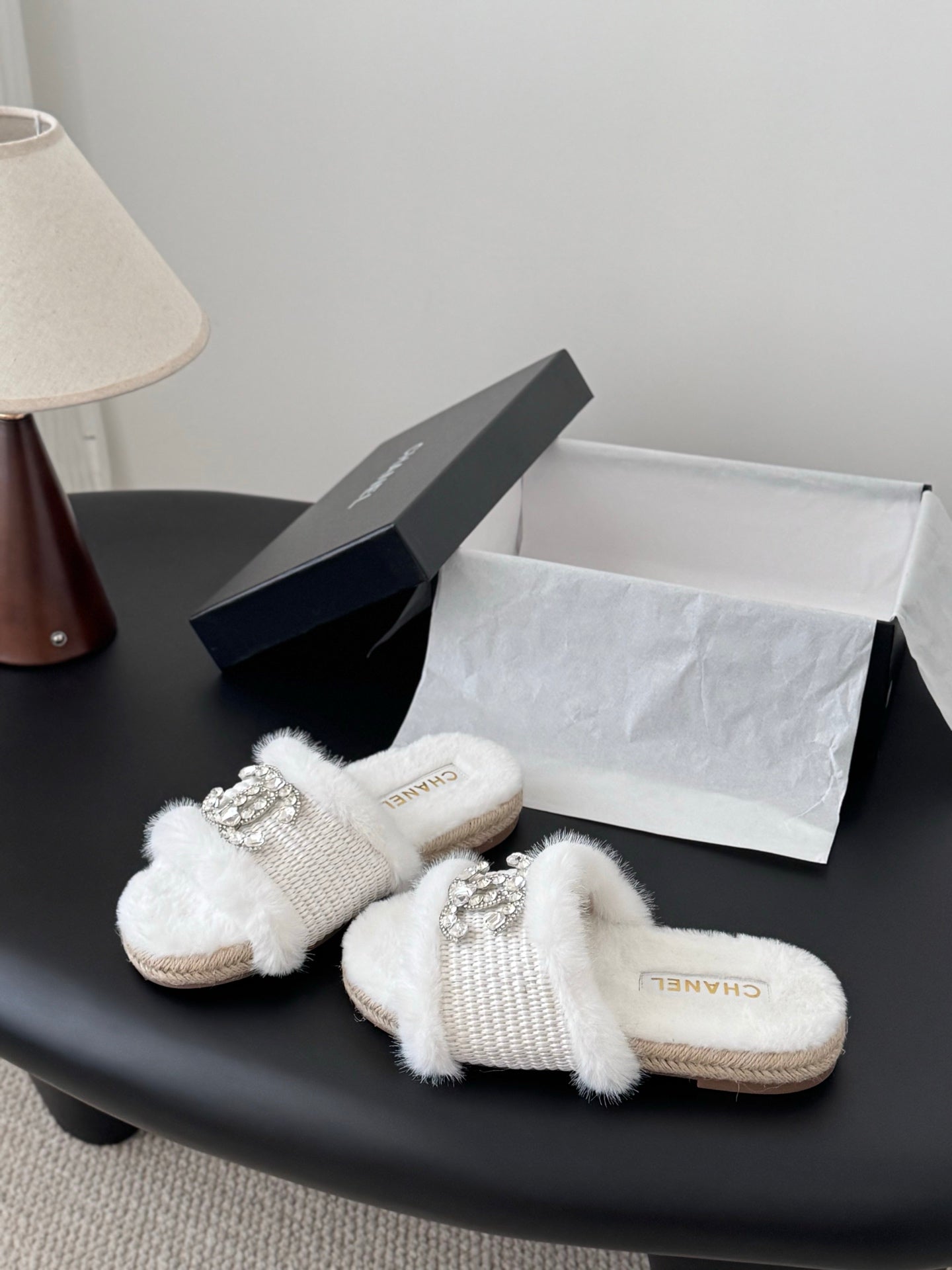 Chan 25fw fluffy slippers
