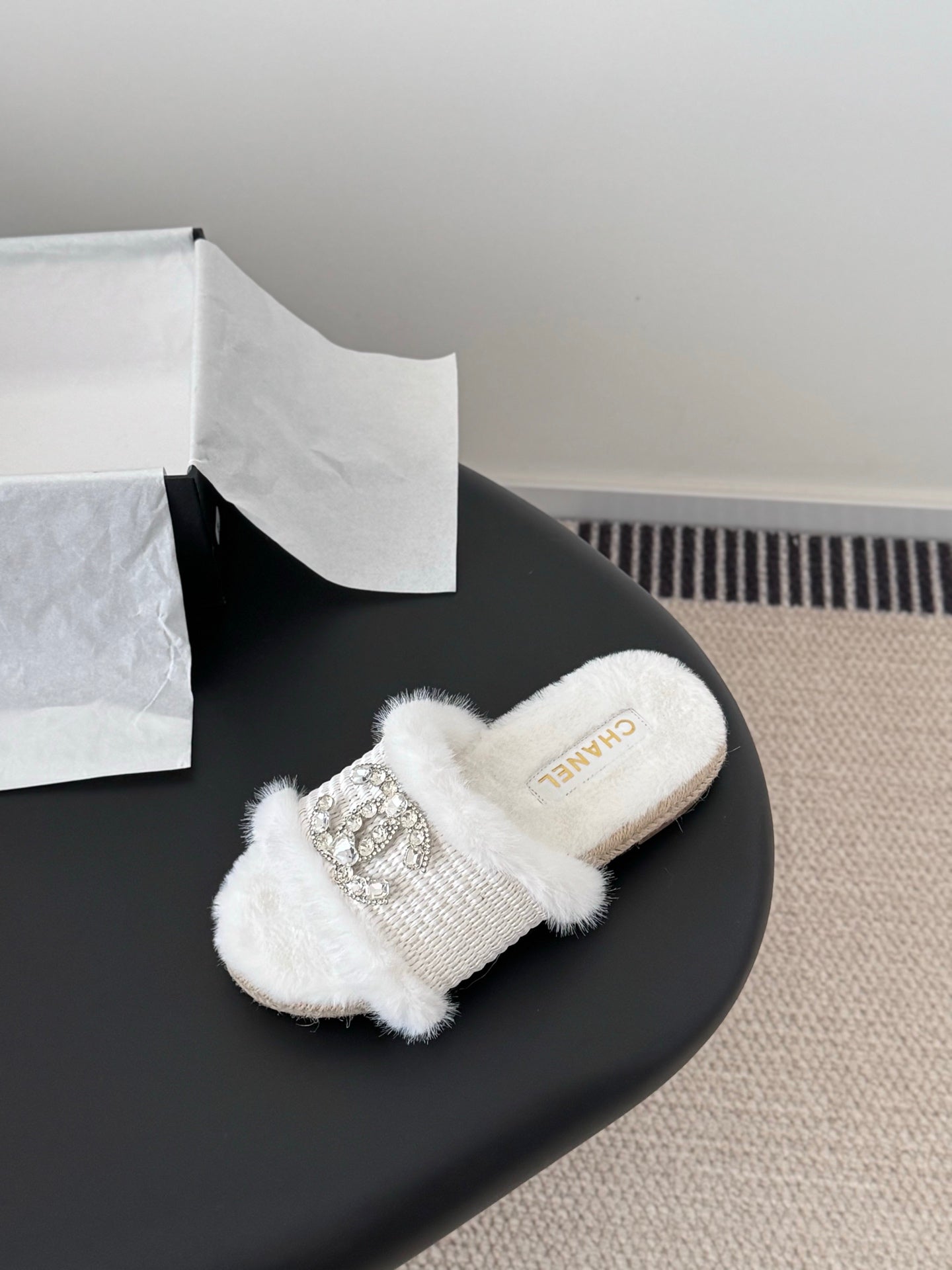 Chan 25fw fluffy slippers