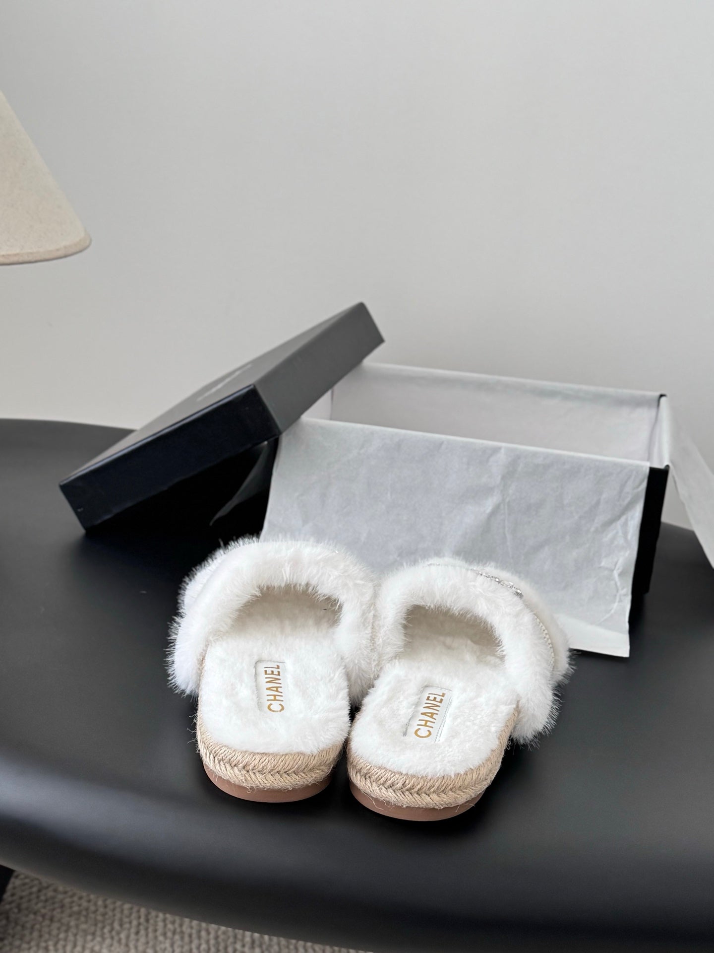 Chan 25fw fluffy slippers