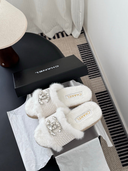 Chan 25fw fluffy slippers