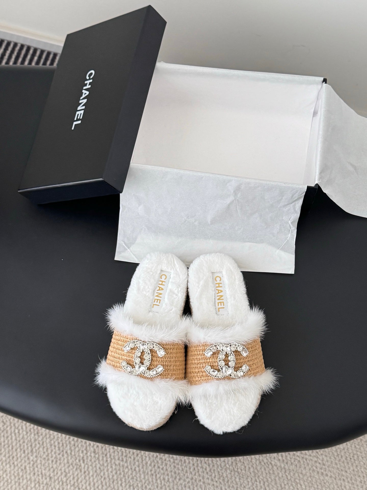 Chan 25fw fluffy slippers