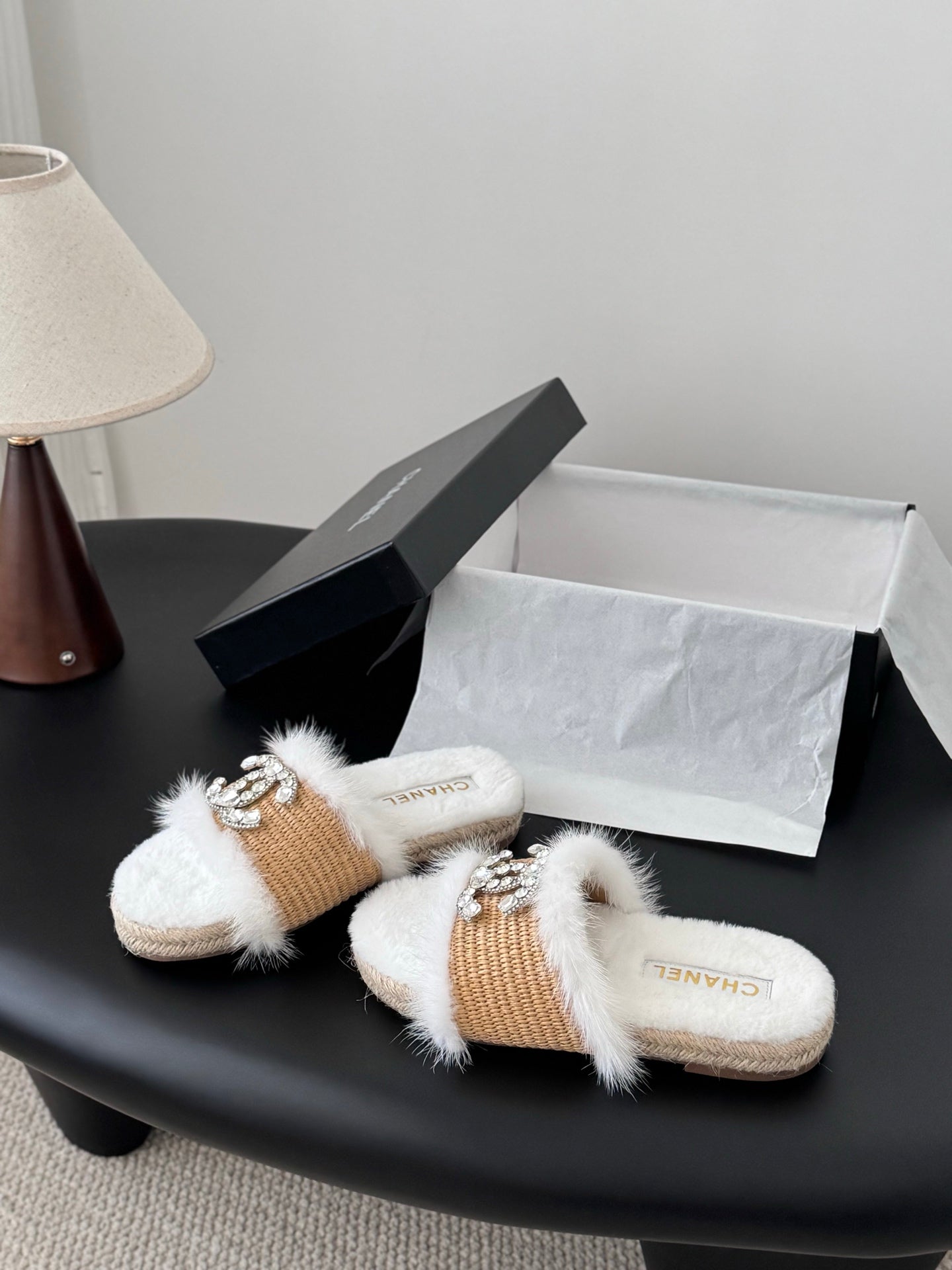 Chan 25fw fluffy slippers