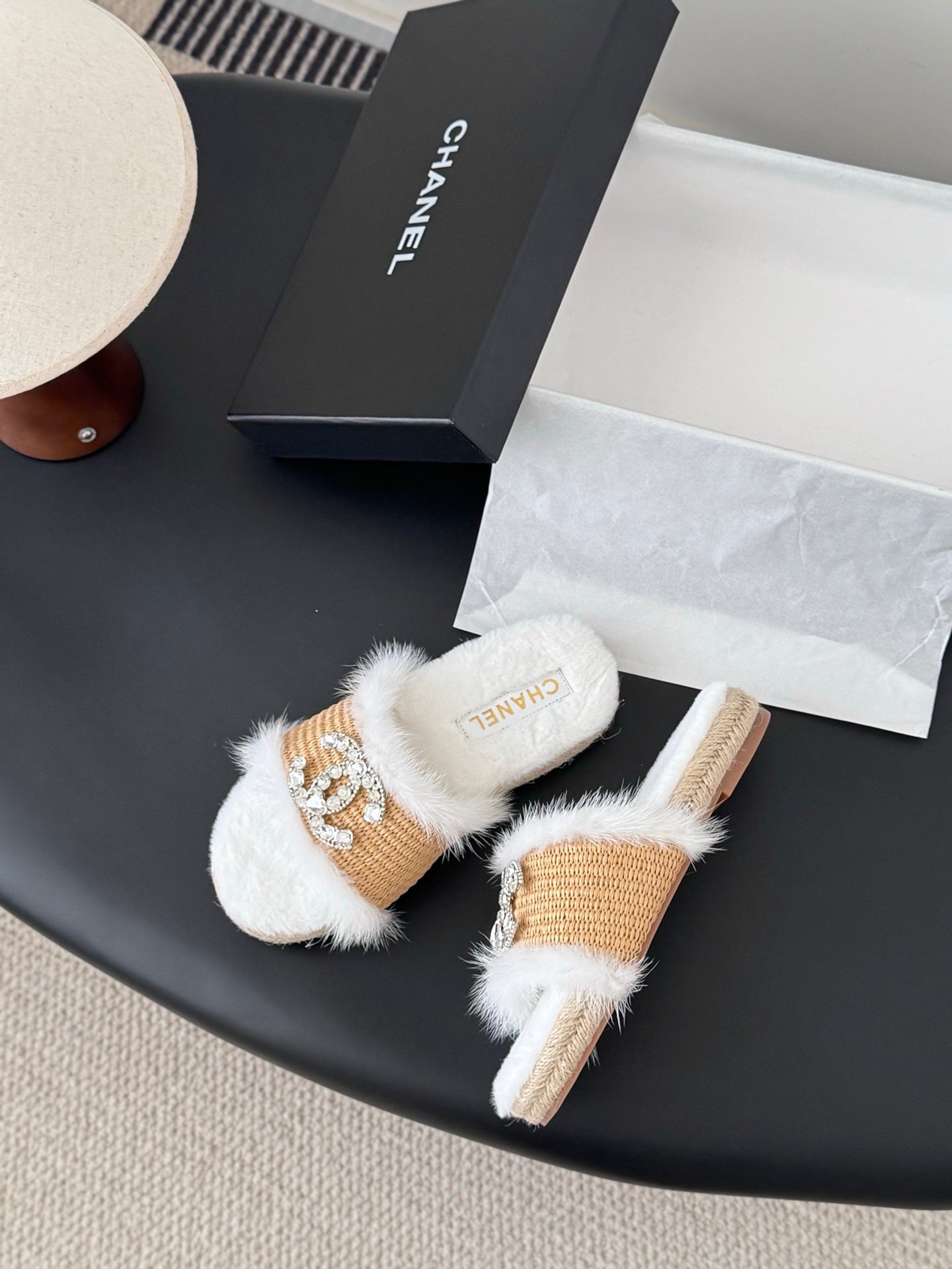 Chan 25fw fluffy slippers