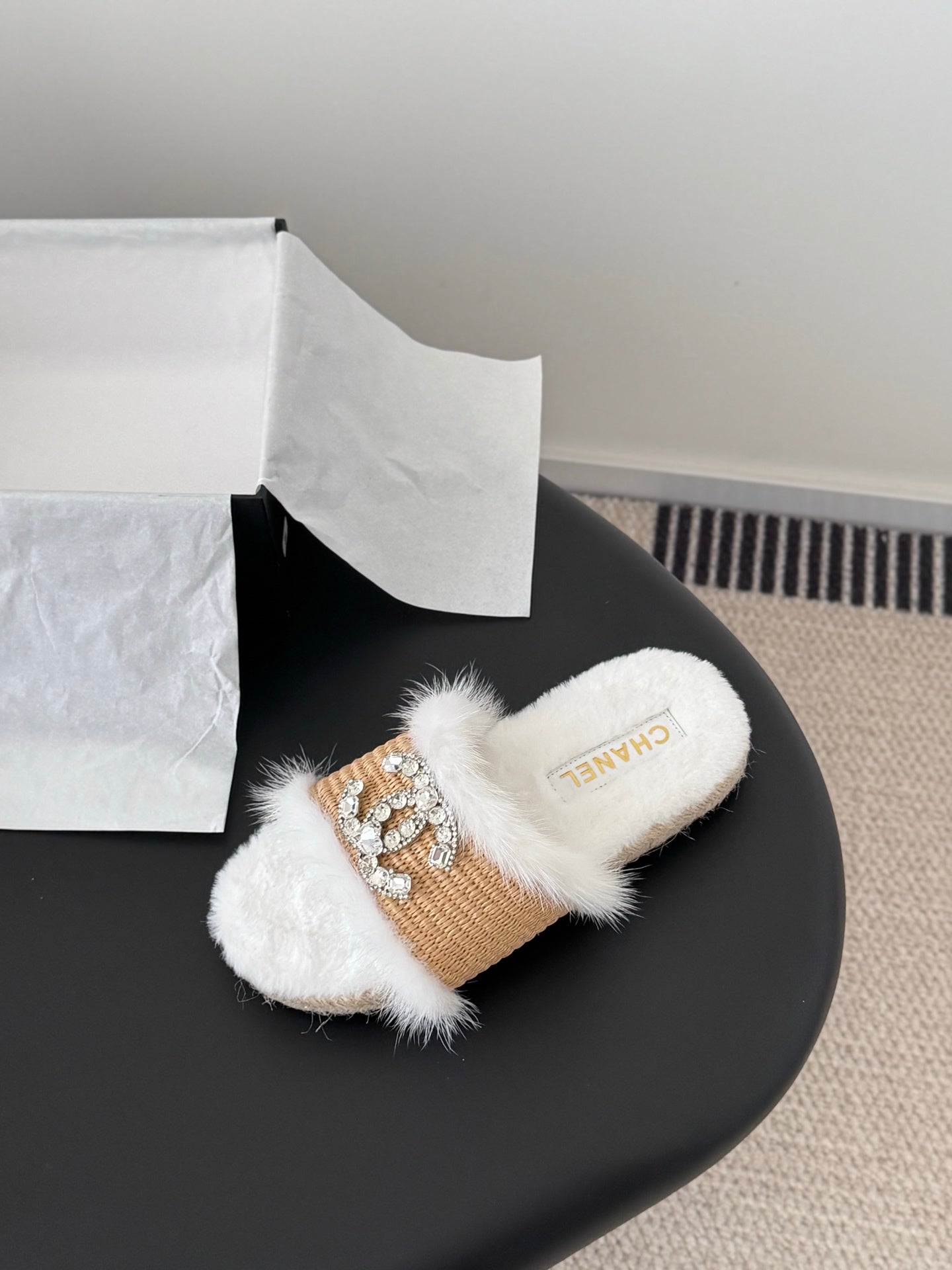 Chan 25fw fluffy slippers