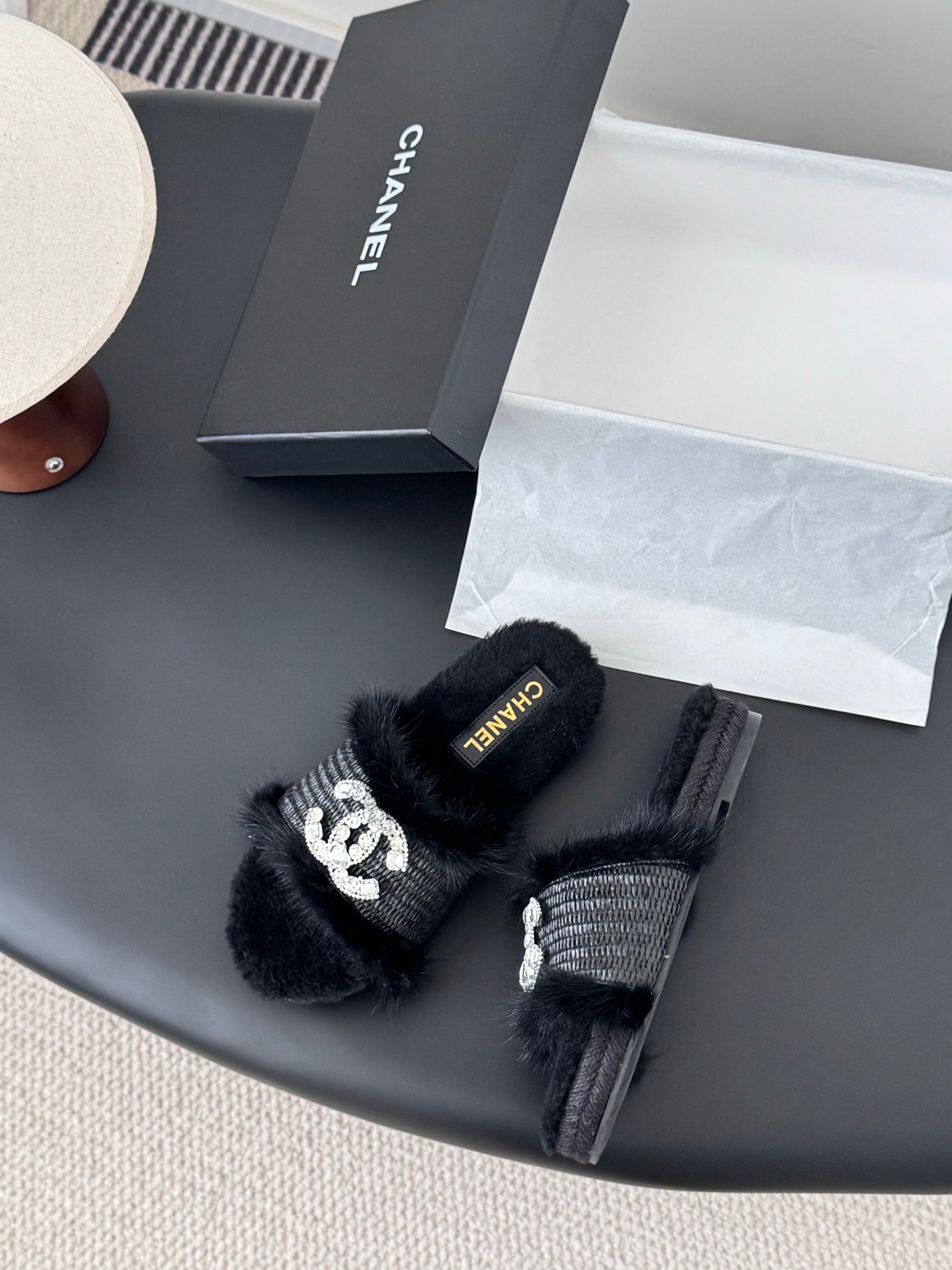 Chan 25fw fluffy slippers