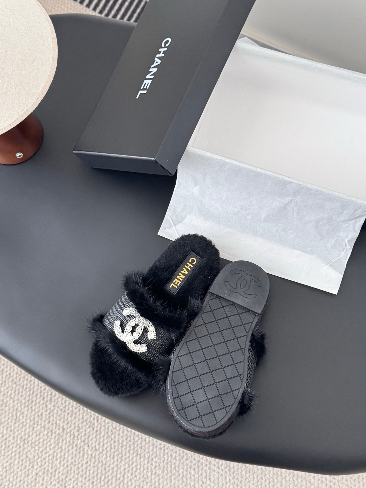 Chan 25fw fluffy slippers