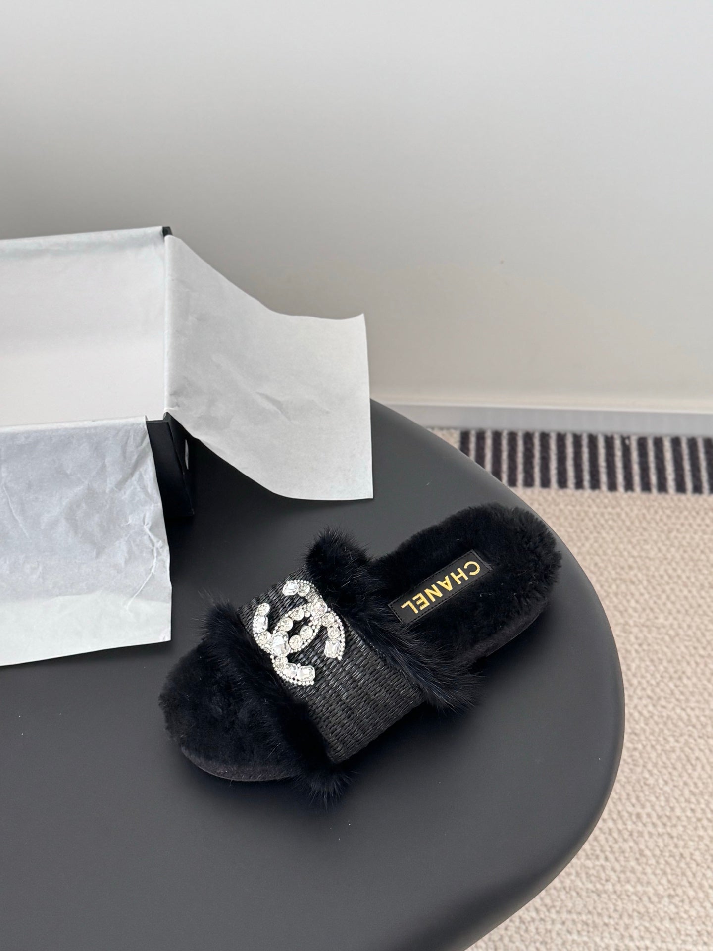 Chan 25fw fluffy slippers