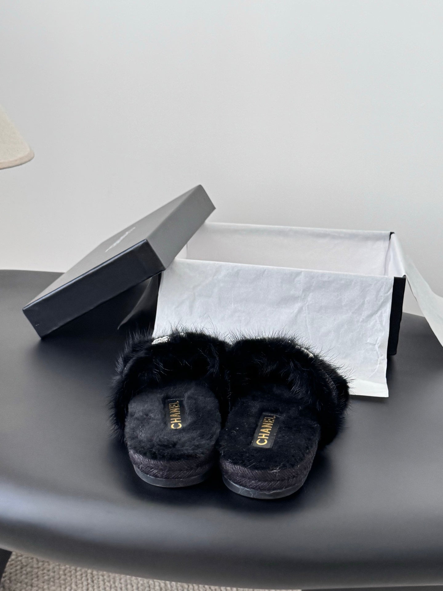 Chan 25fw fluffy slippers