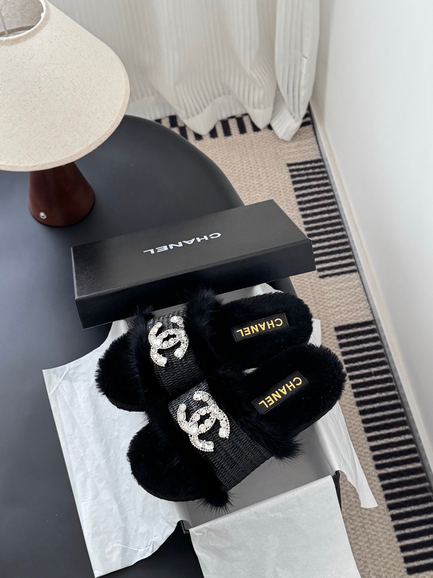 Chan 25fw fluffy slippers