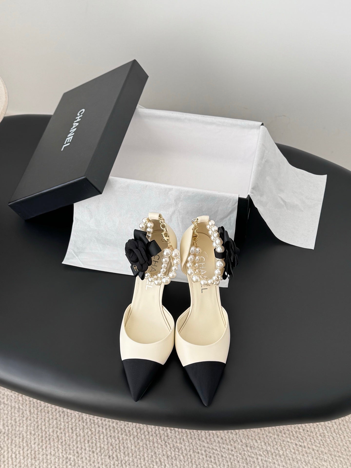 Chan 25fw pearl chain stilettos pumps