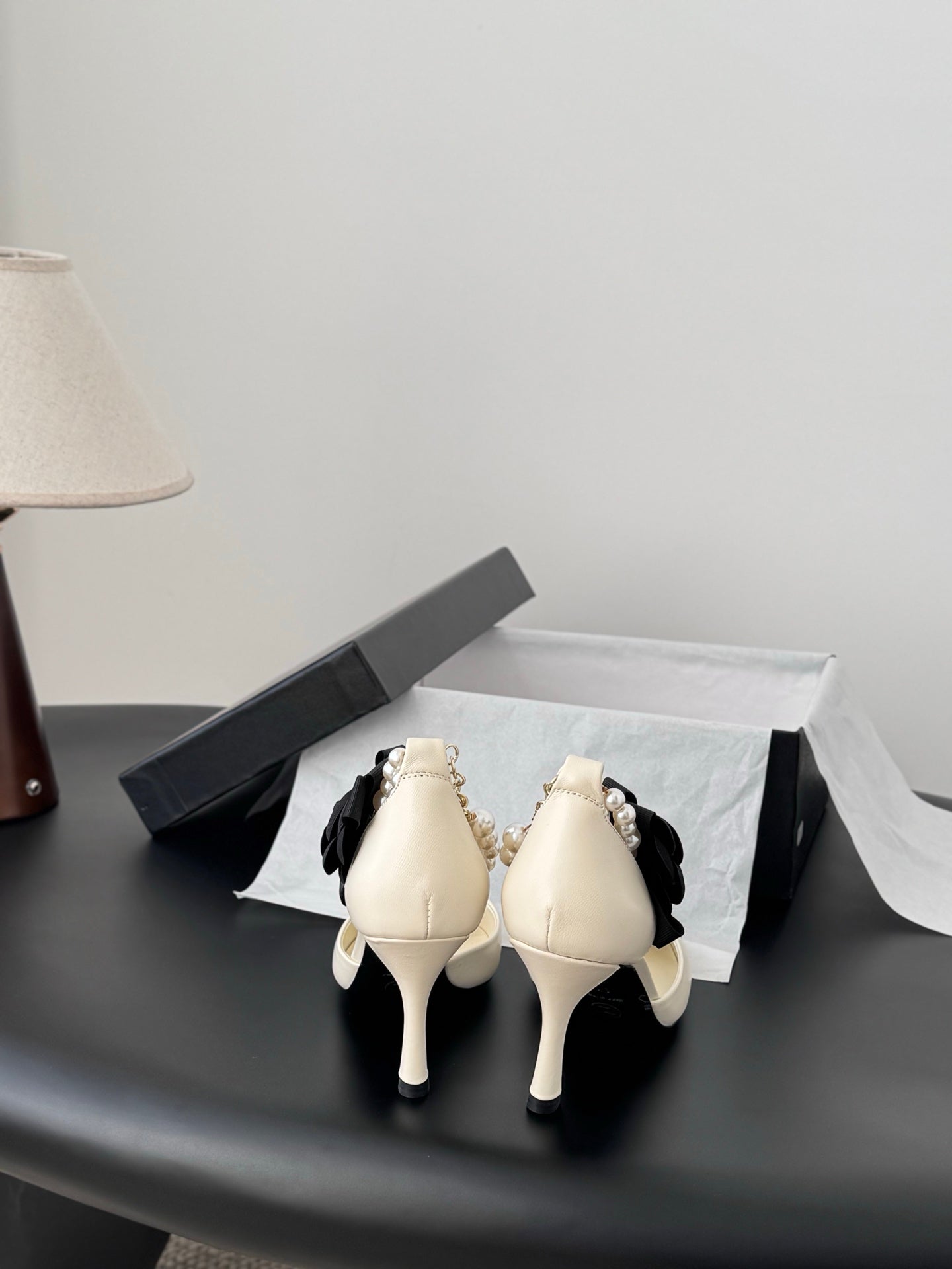 Chan 25fw pearl chain stilettos pumps