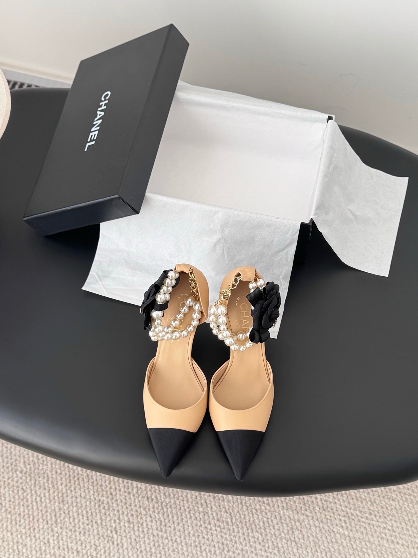 Chan 25fw pearl chain stilettos pumps