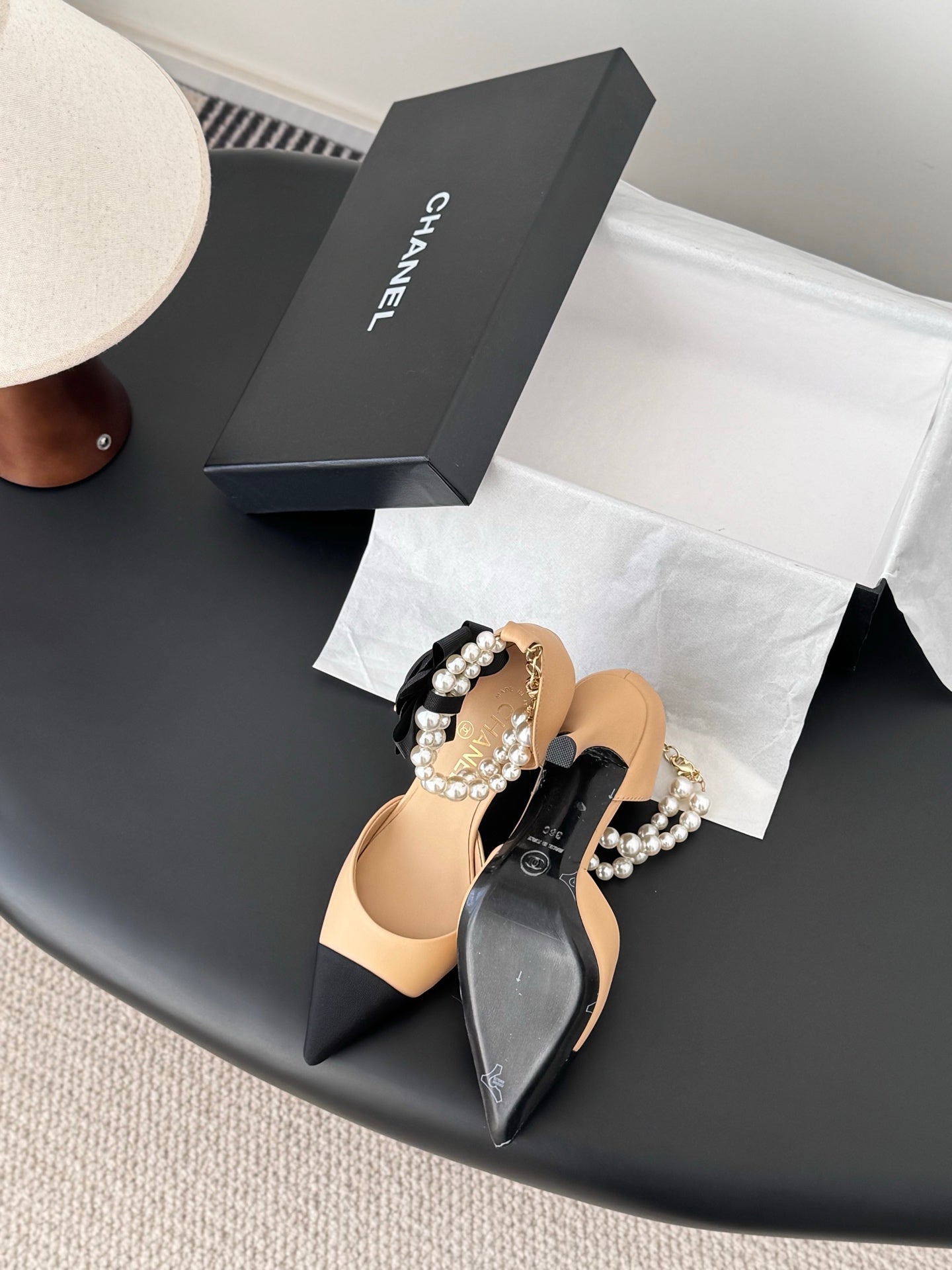 Chan 25fw pearl chain stilettos pumps