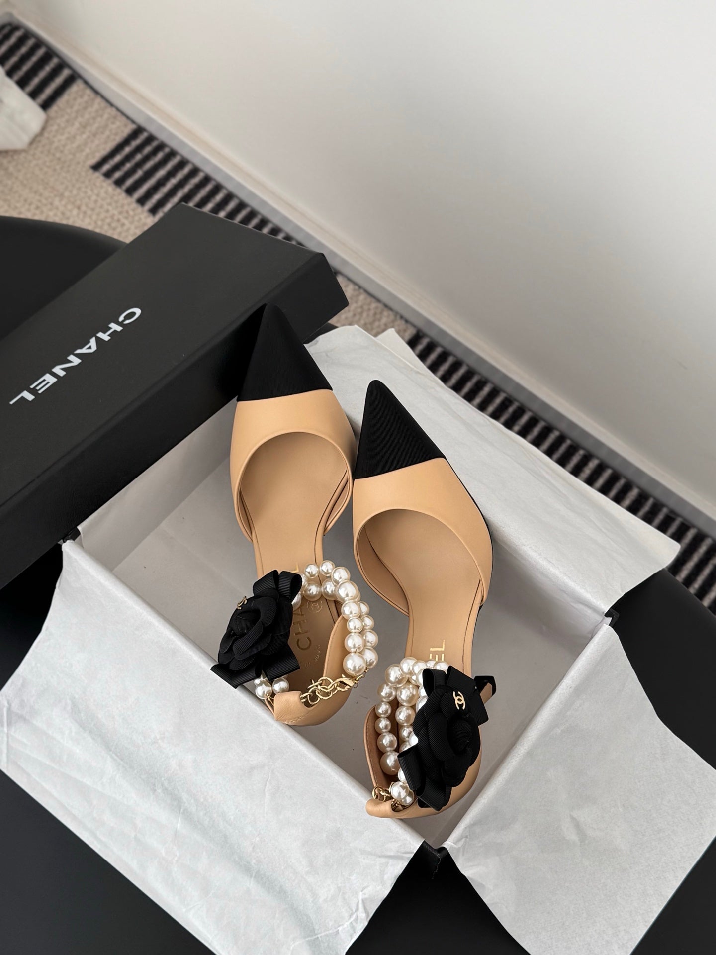 Chan 25fw pearl chain stilettos pumps