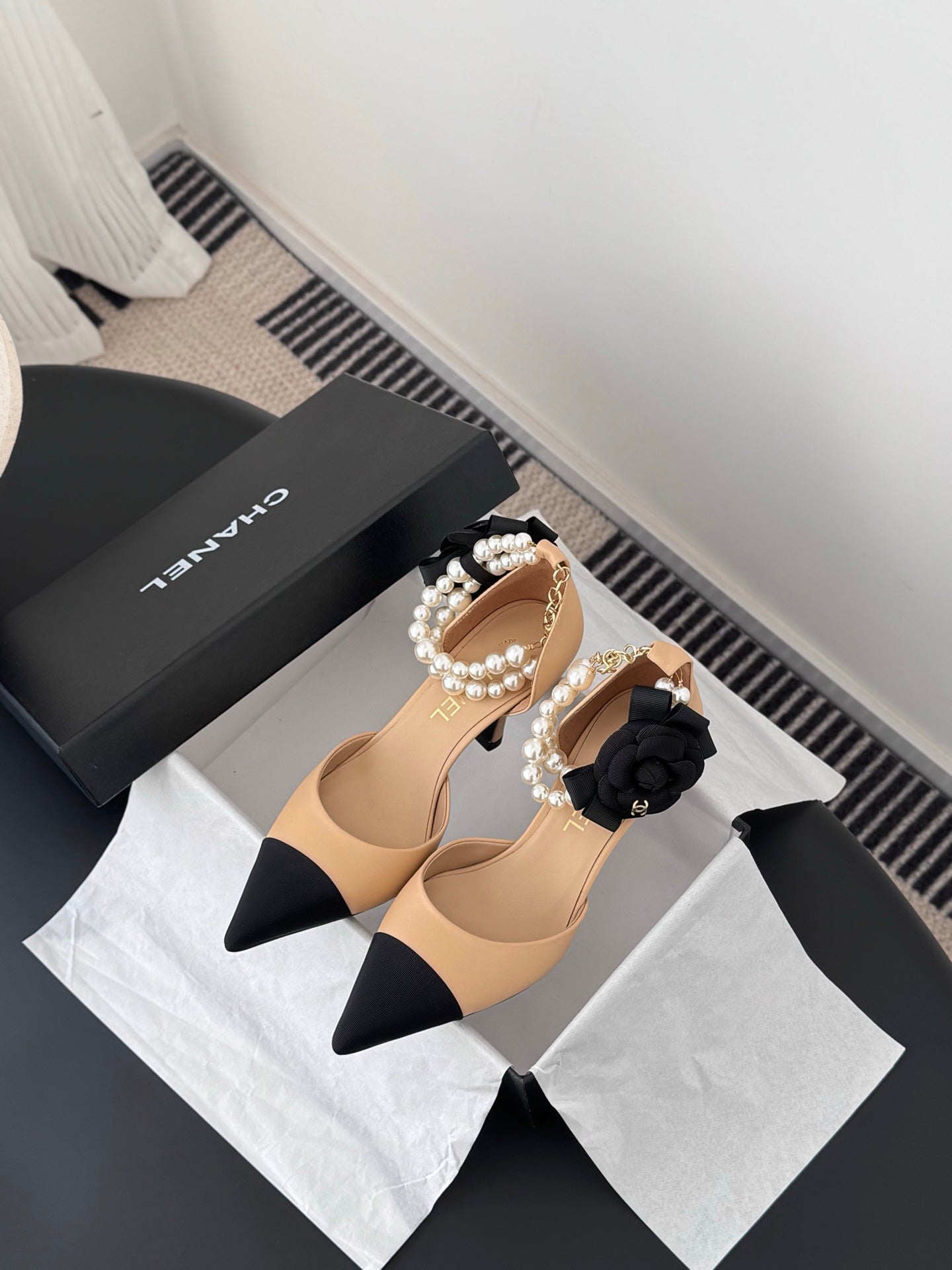 Chan 25fw pearl chain stilettos pumps